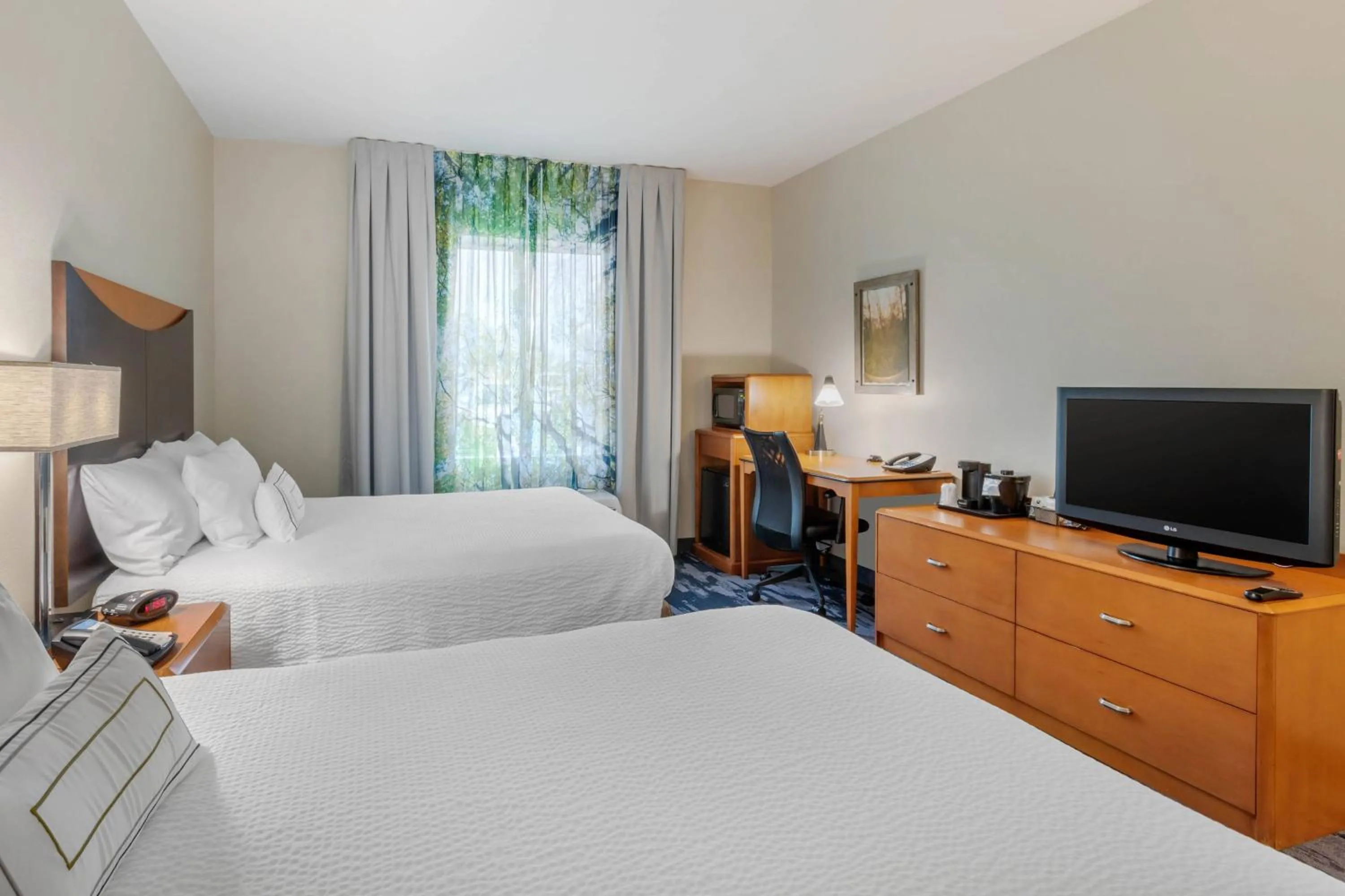 Photo of the whole room, Bed in Fairfield Inn & Suites by Marriott Houston Conroe