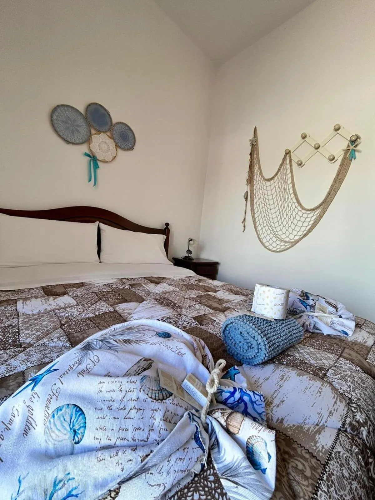 towels, Bed in Hotel Costa Blu