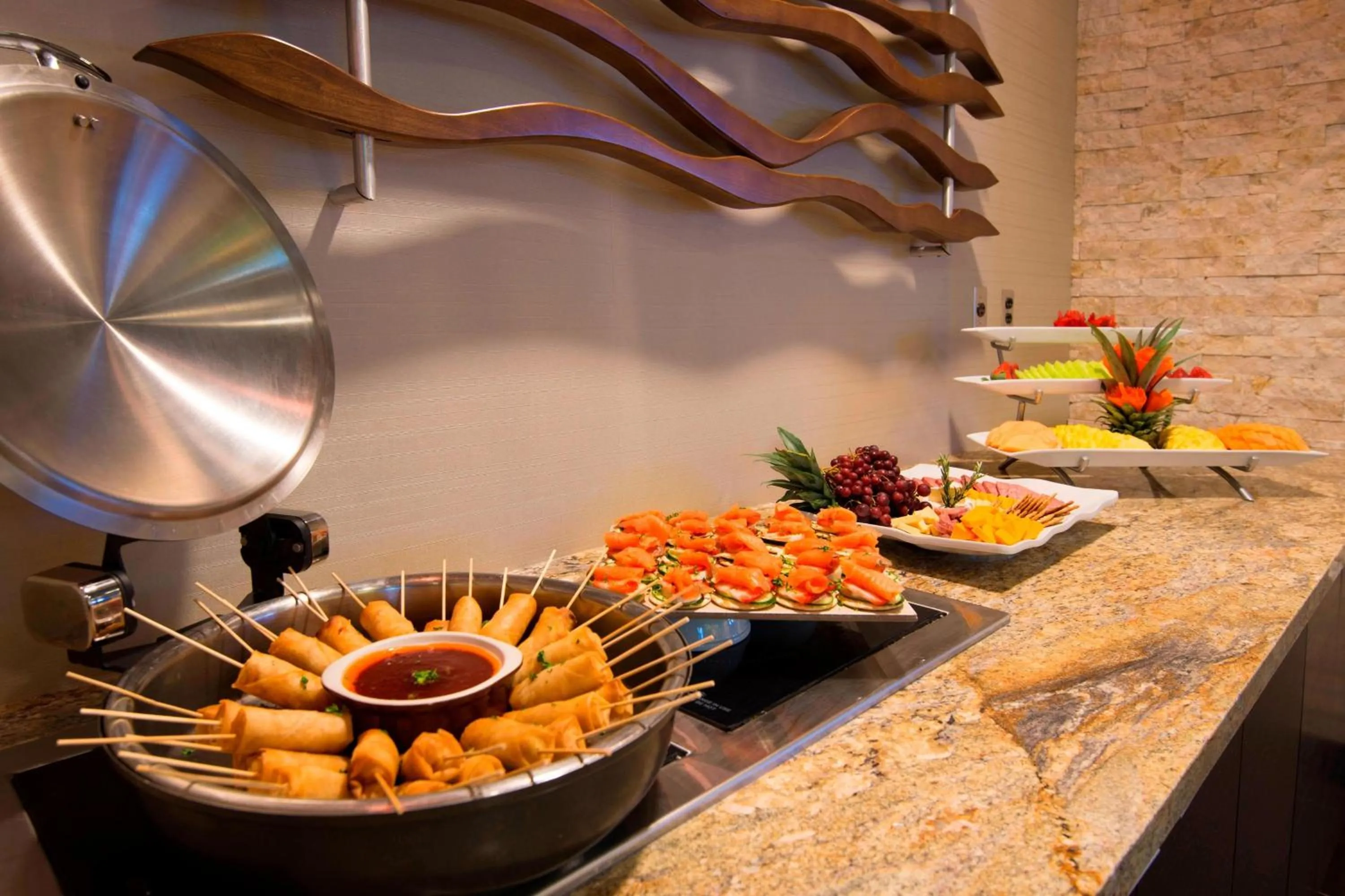 Lounge or bar in Wichita Marriott