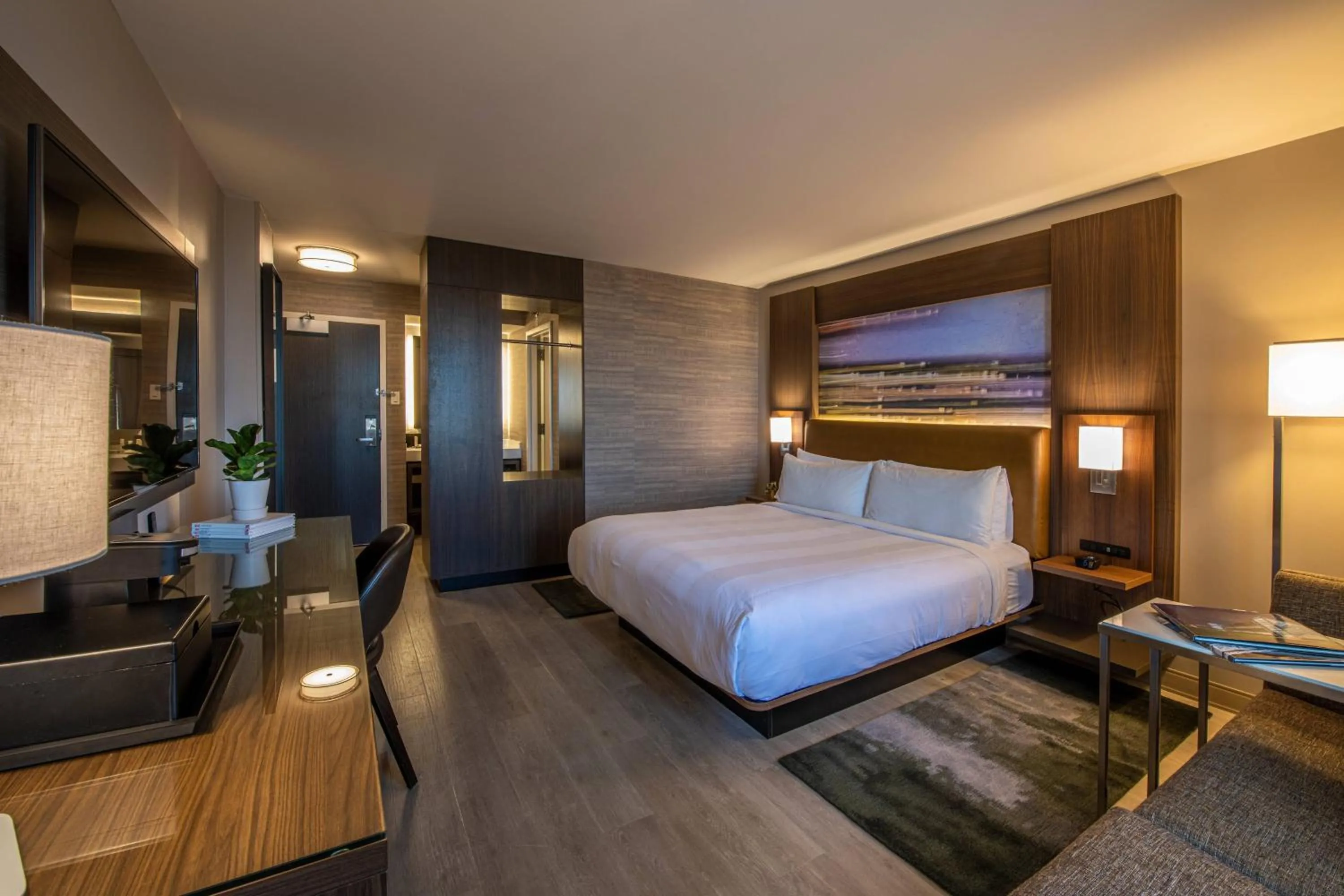 Photo of the whole room, Bed in Wichita Marriott