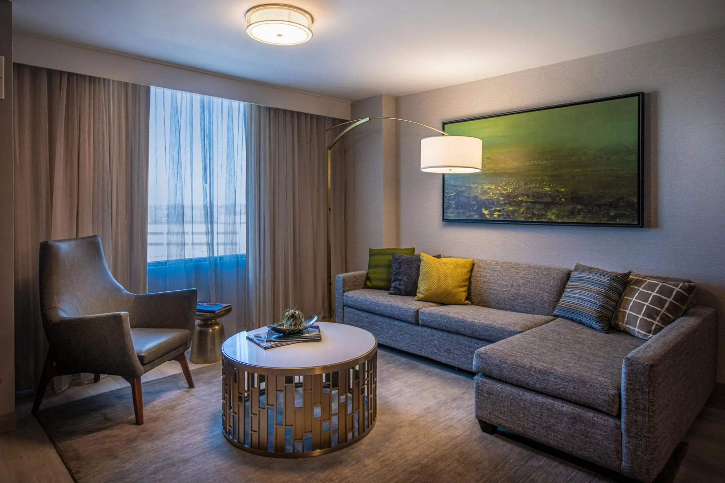 Photo of the whole room in Wichita Marriott