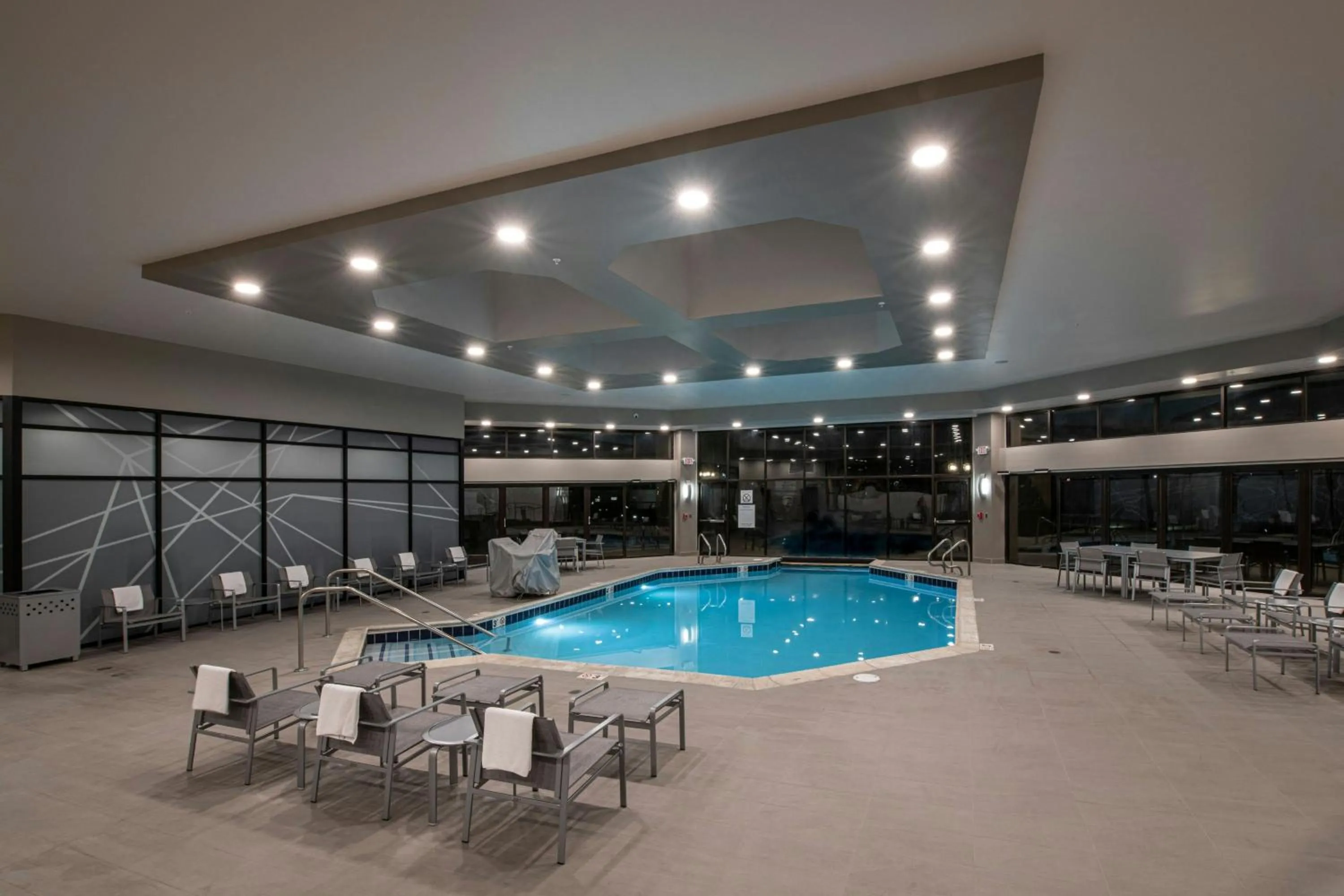 Swimming pool in Wichita Marriott