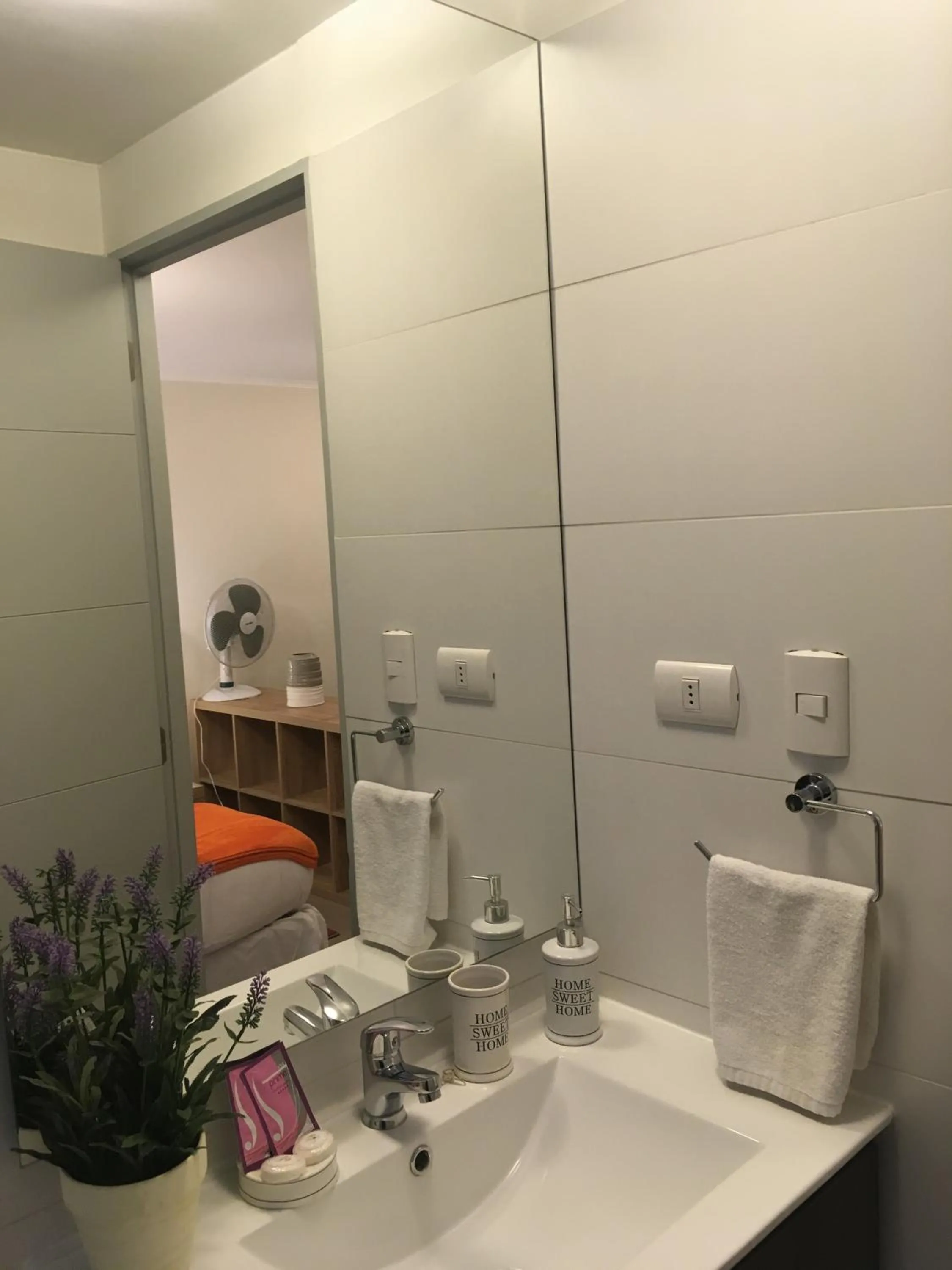 Moneda Express Apart