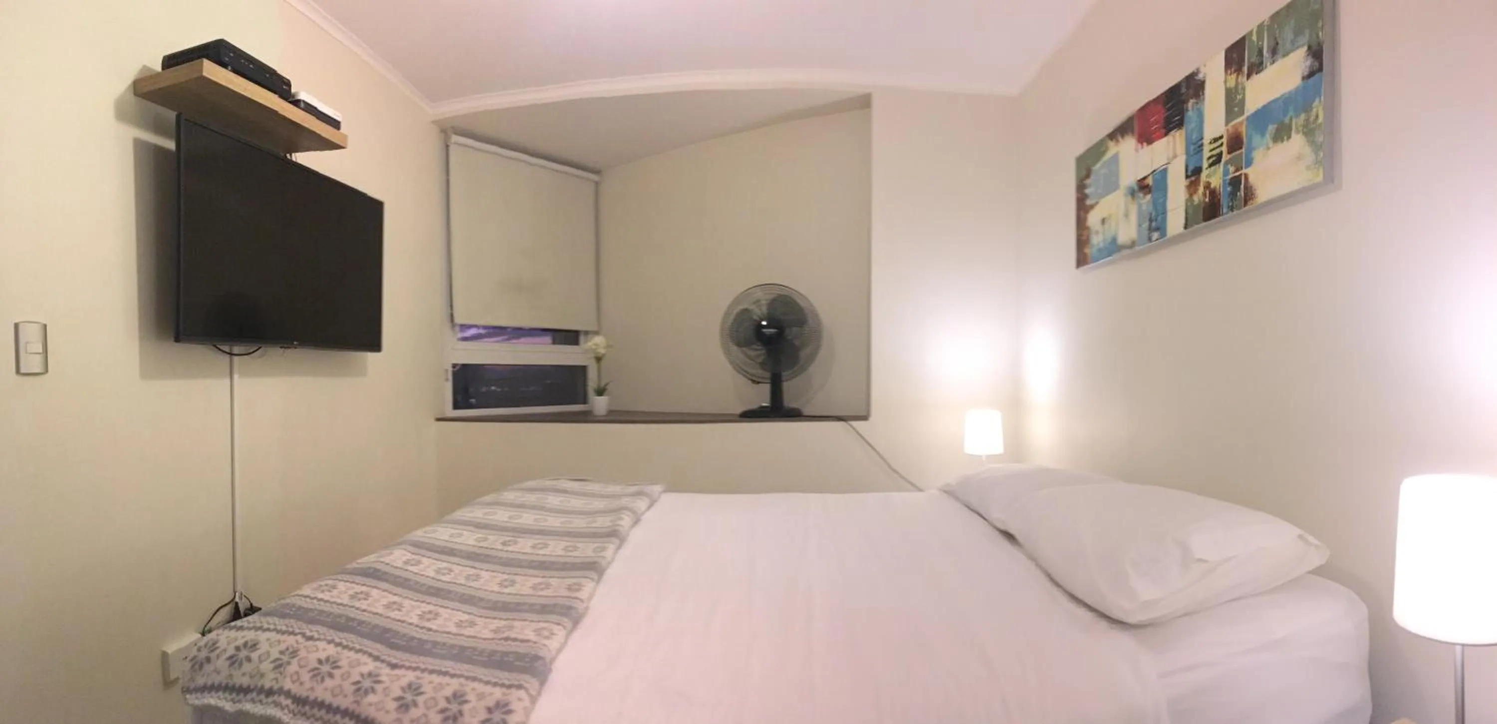 Bed in Moneda Express Apart