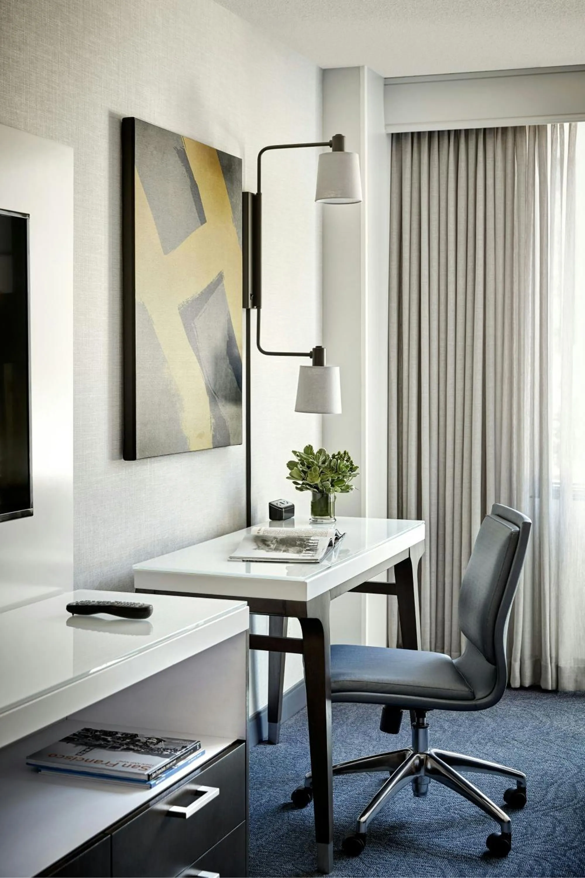 Photo of the whole room in San Francisco Marriott Fisherman's Wharf