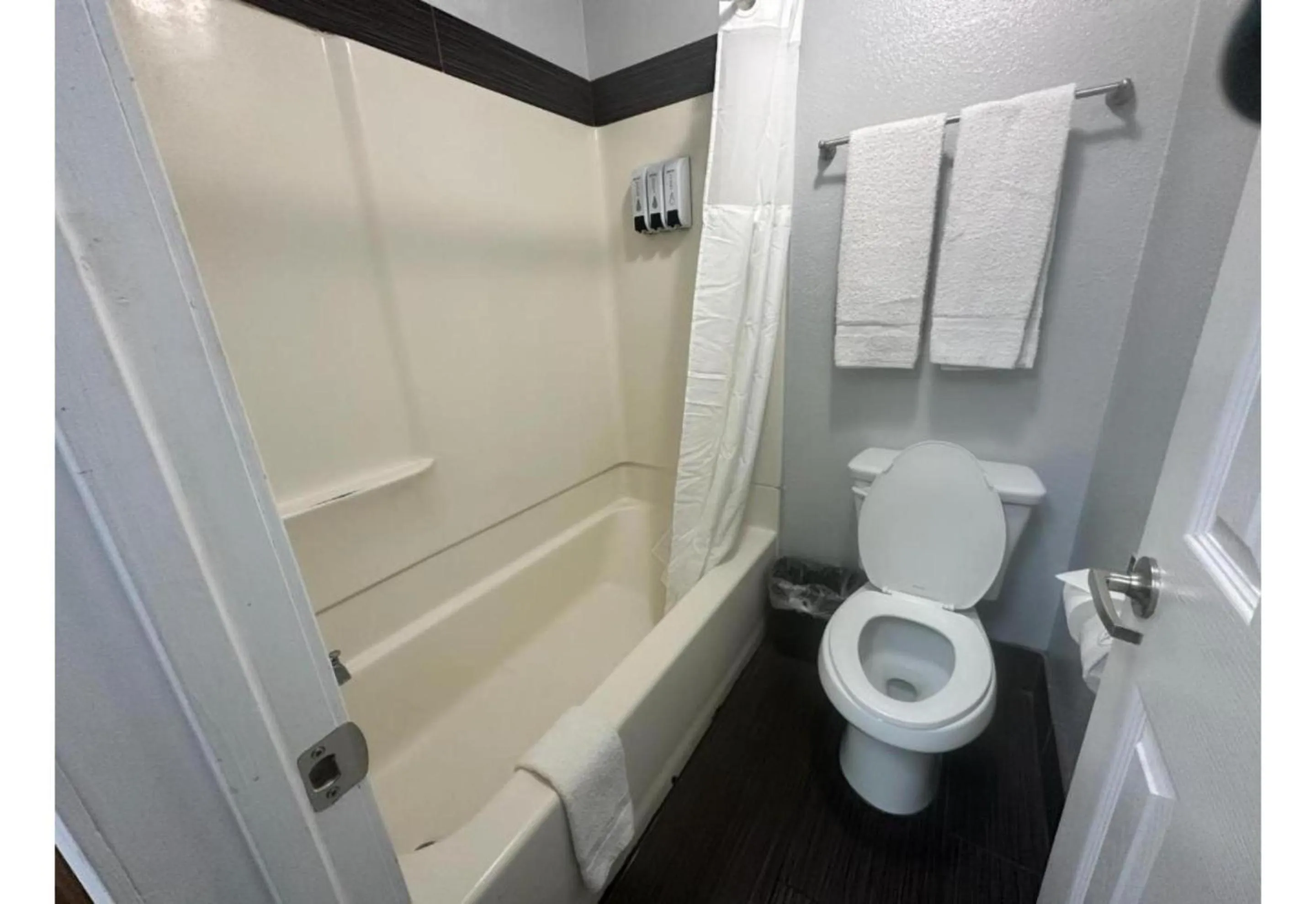 Bathroom in Canyon Inn Motel Flagstaff AZ