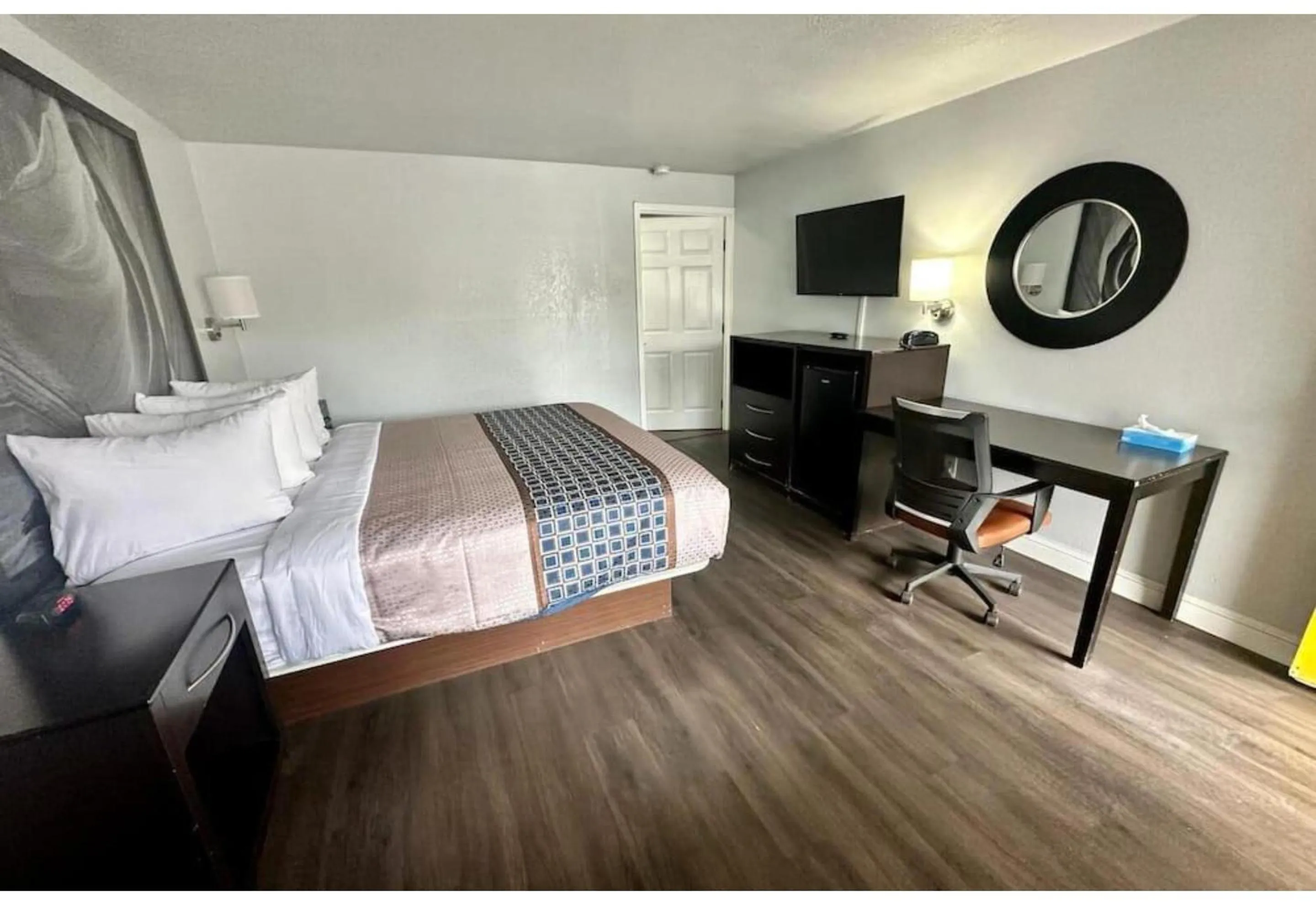 Bedroom in Canyon Inn Motel Flagstaff AZ