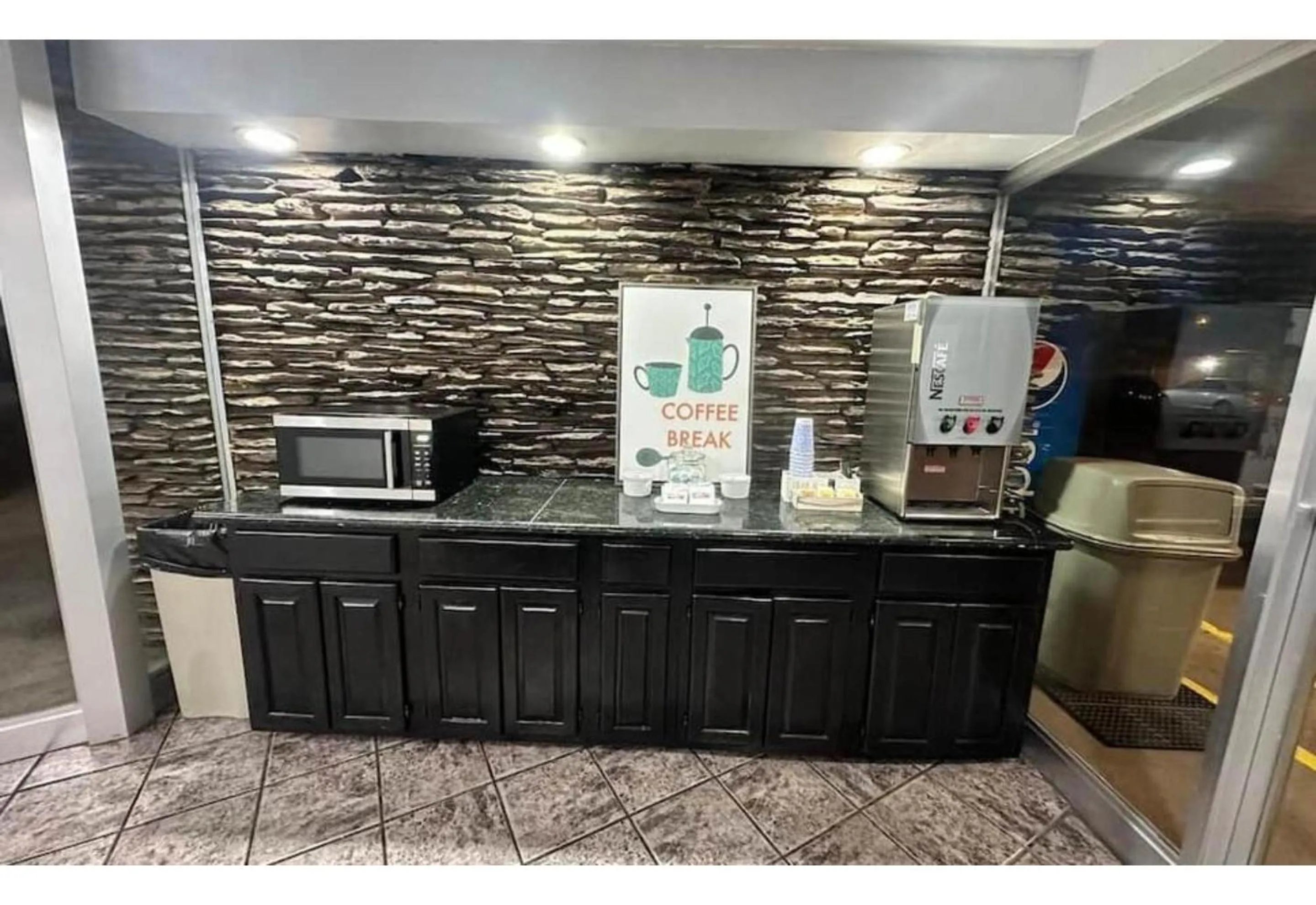 Coffee/tea facilities in Canyon Inn Motel Flagstaff AZ