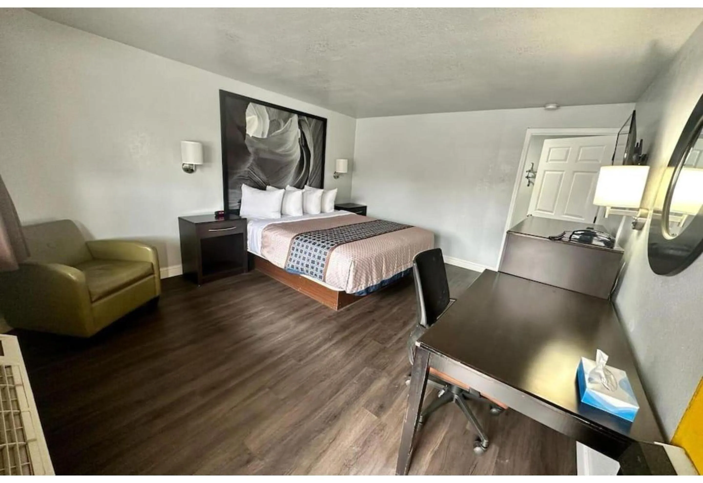 Bed in Canyon Inn Motel Flagstaff AZ