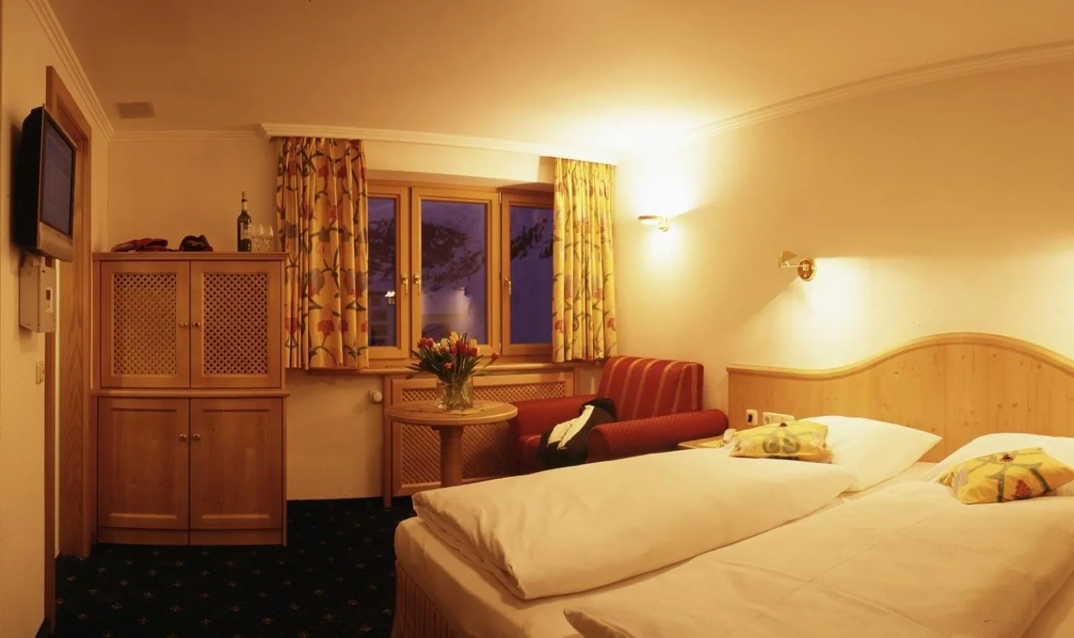 Photo of the whole room, Bed in Arlberghaus