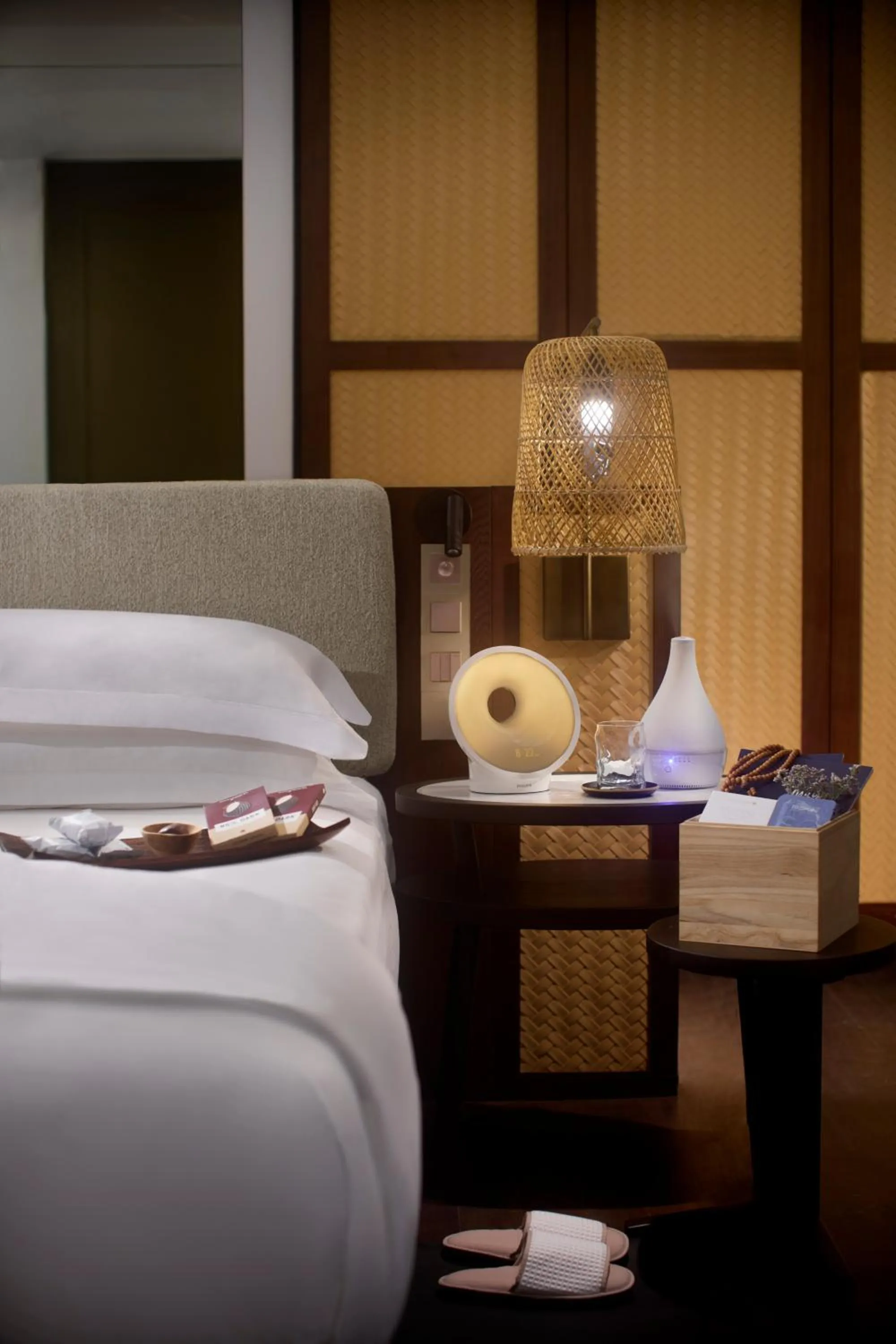 Bed in Anantara Veli Maldives Resort