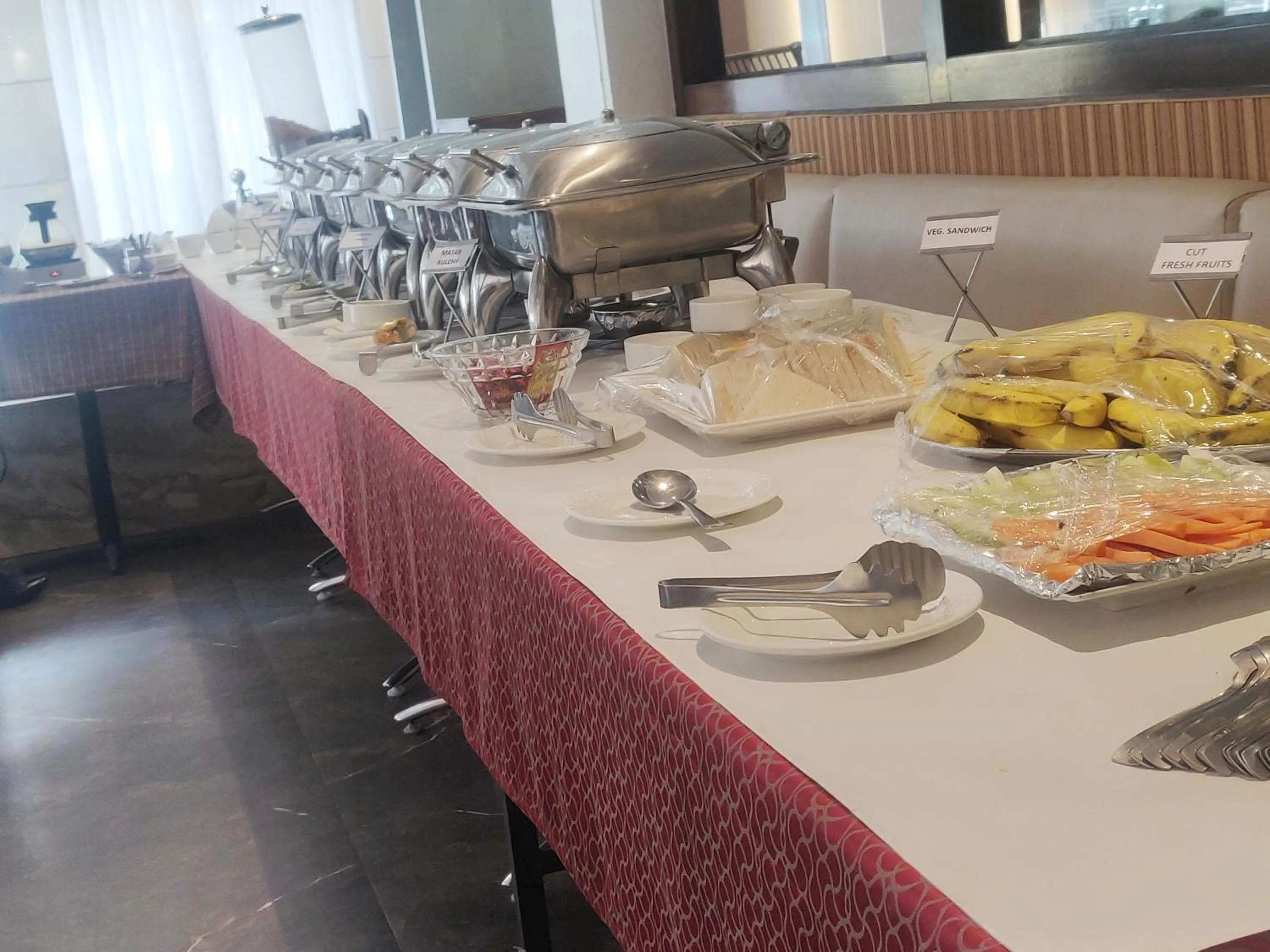 Breakfast in Airport Hotel Le Seasons New Delhi