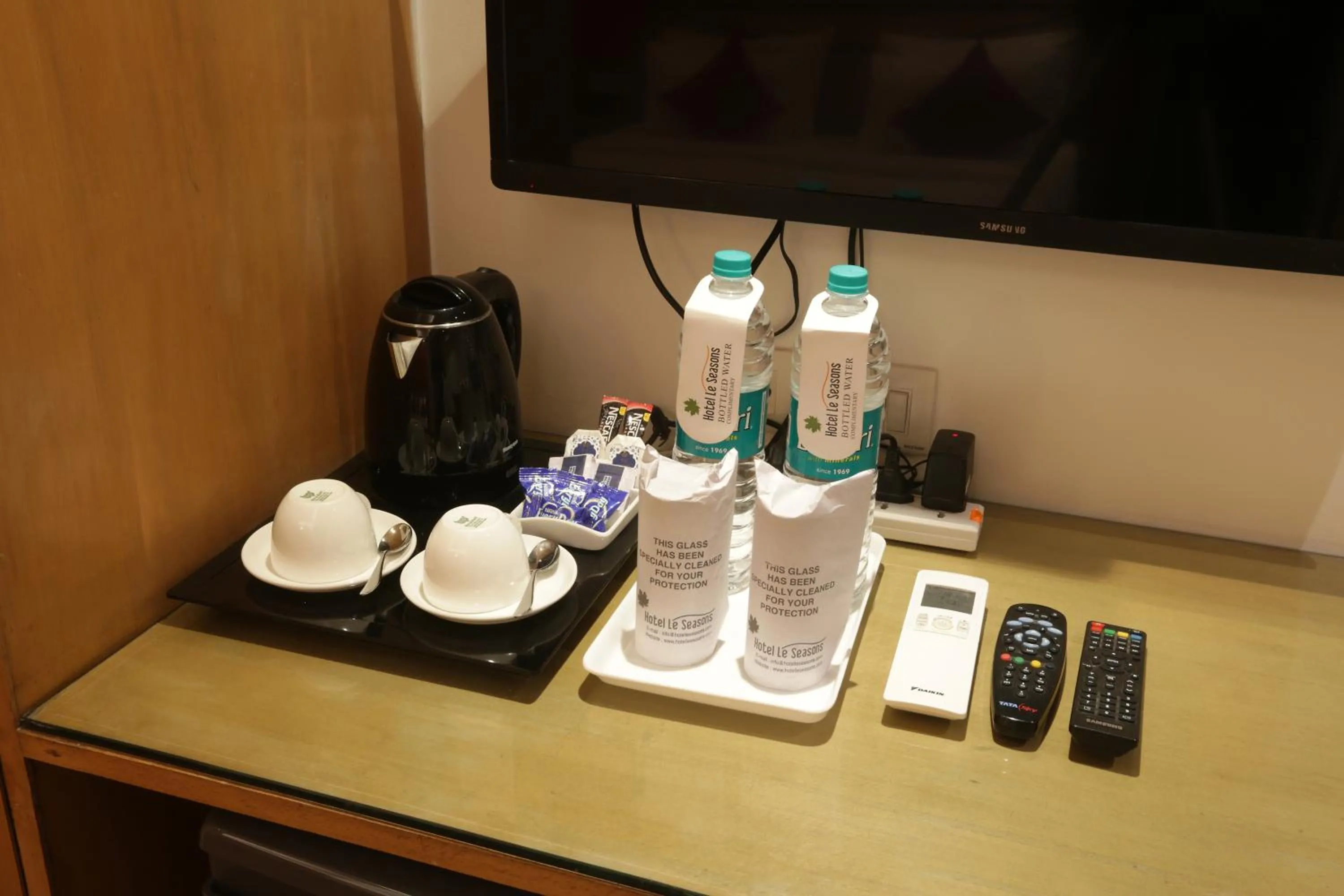 Coffee/tea facilities in Airport Hotel Le Seasons New Delhi