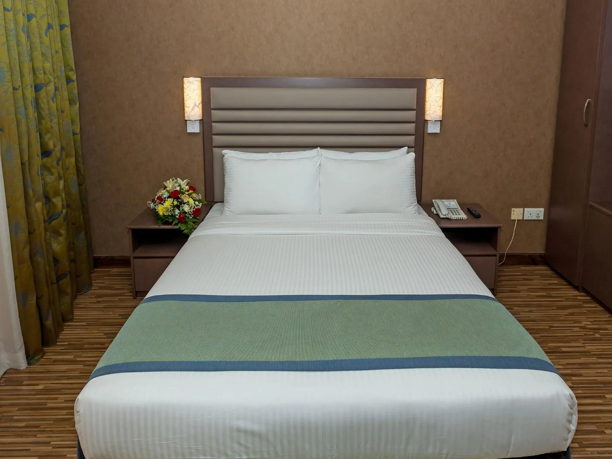 Bedroom, Bed in Wave International Hotel