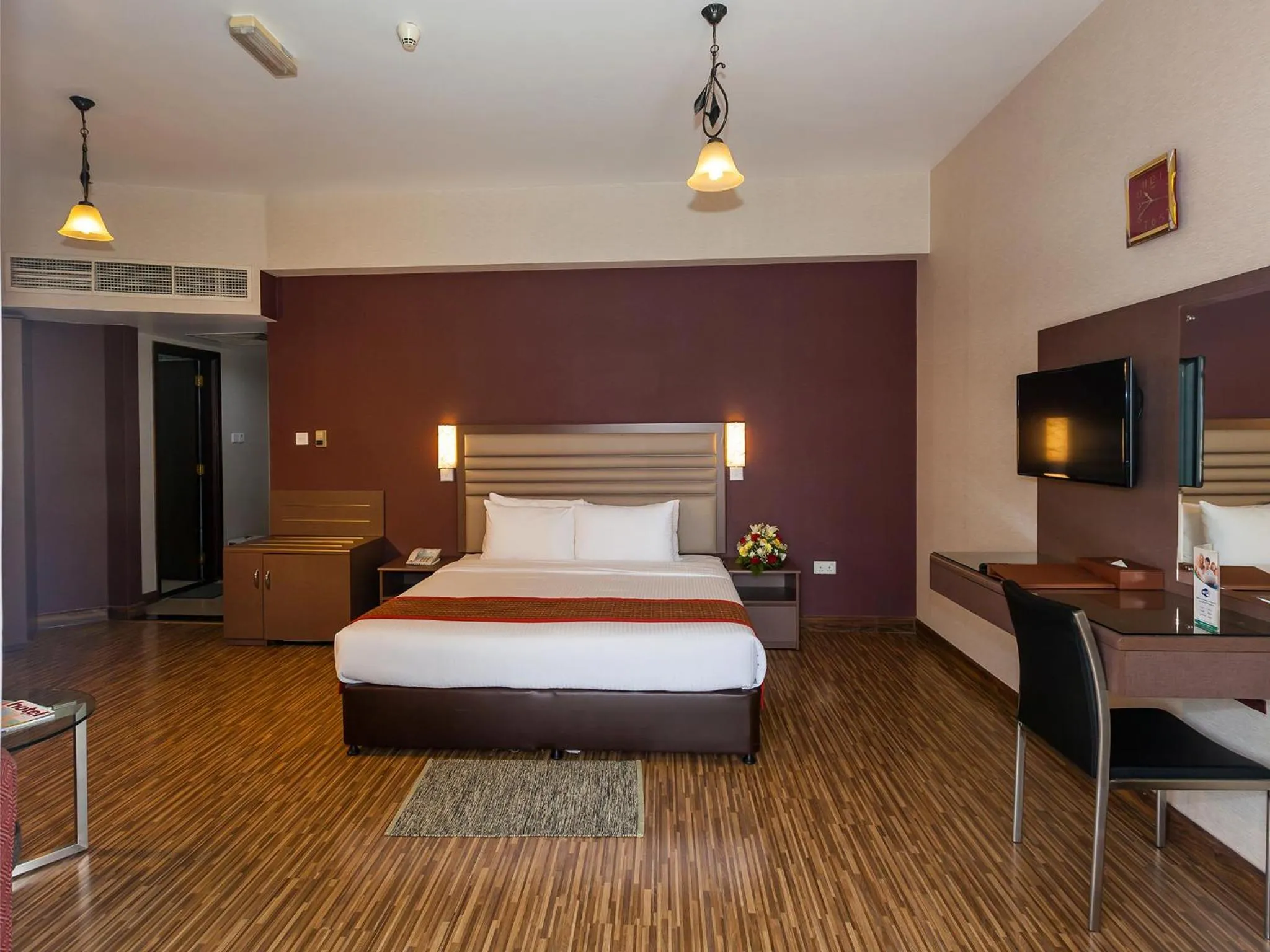 Bedroom, Bed in Wave International Hotel