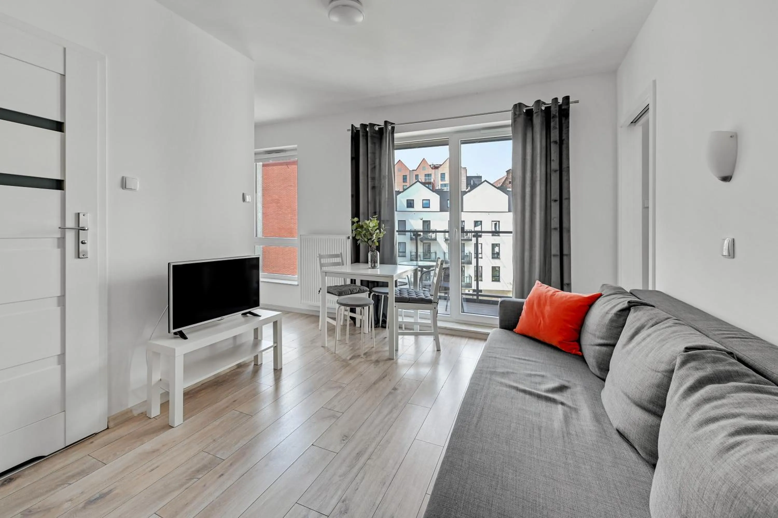 One-Bedroom Apartment in Chmielna Park - City Center & Parking by Downtown Apartments
