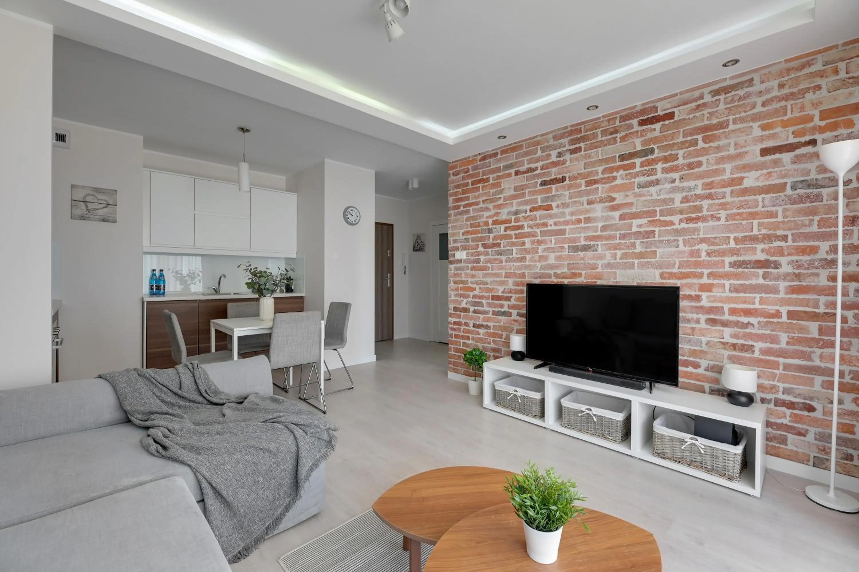 Deluxe Apartment in Chmielna Park - City Center & Parking by Downtown Apartments