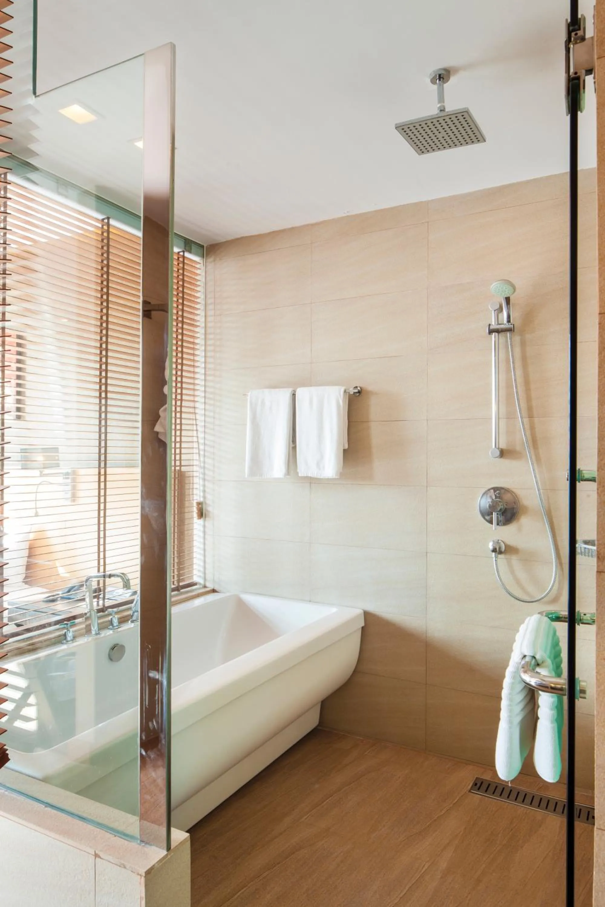 Bathroom, Bed in Hotel Solo, Sukhumvit 2, Bangkok - SHA Extra Plus