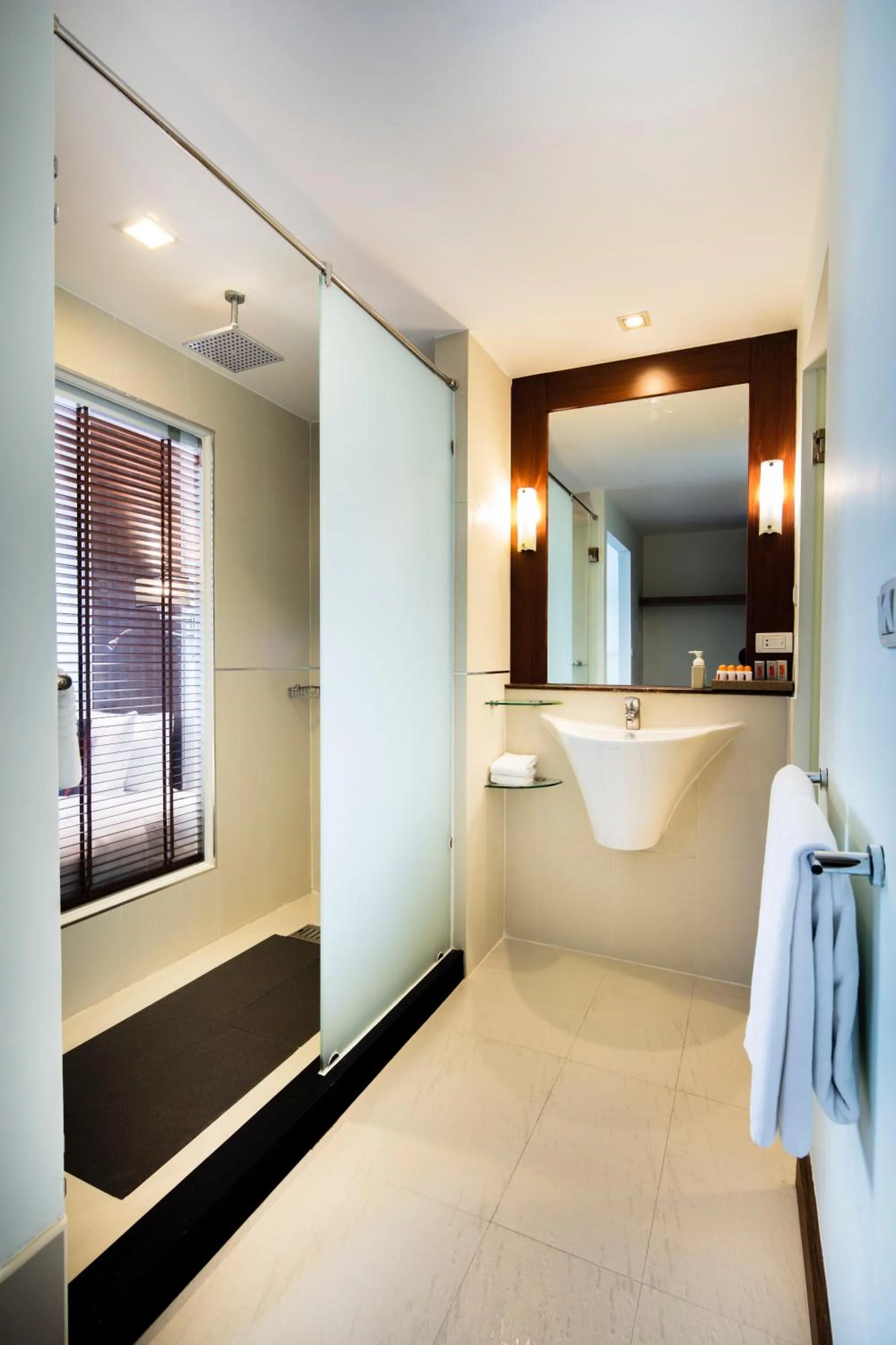 Bathroom in Hotel Solo, Sukhumvit 2, Bangkok - SHA Extra Plus