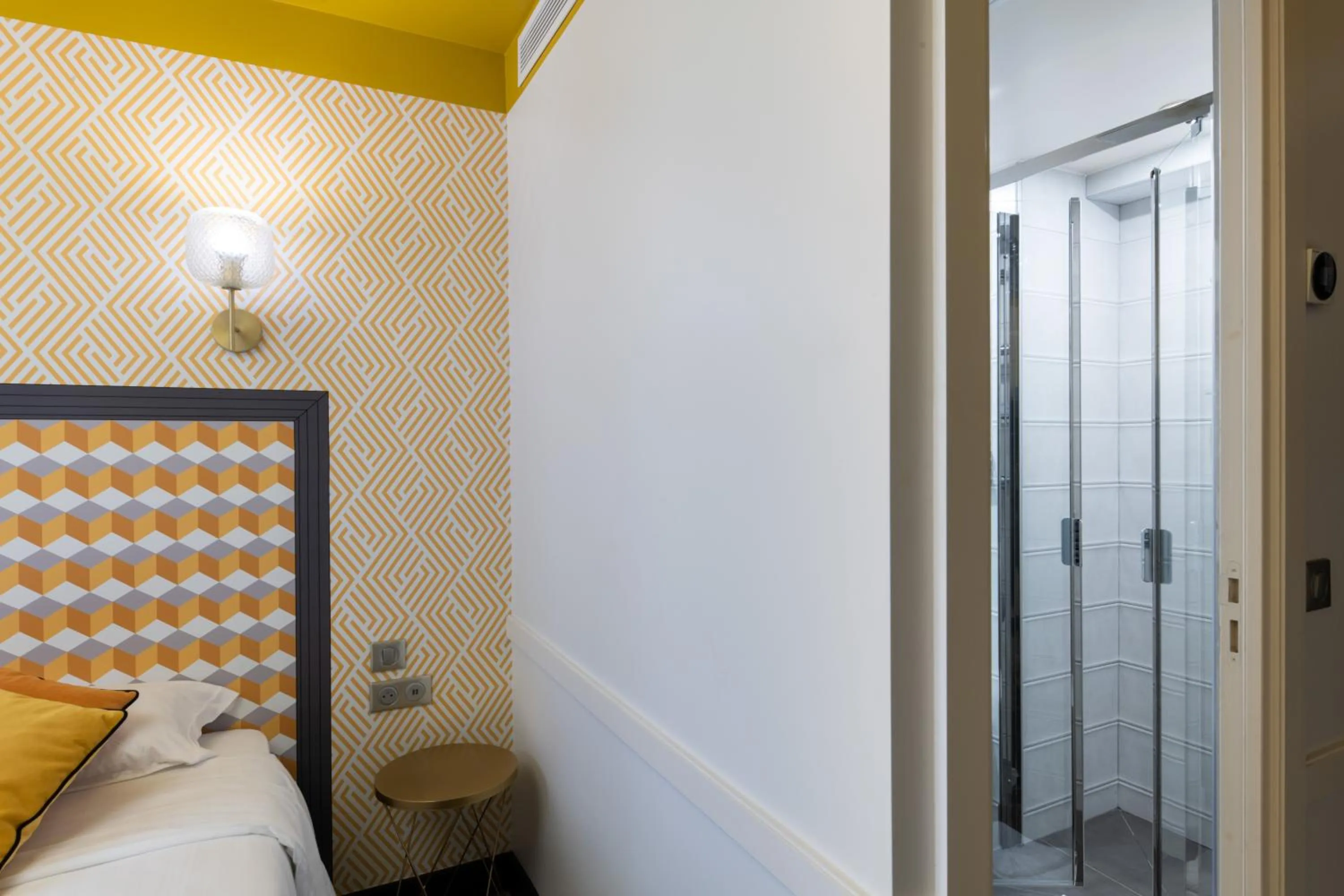 Photo of the whole room, Bed in Hôtel Gérando