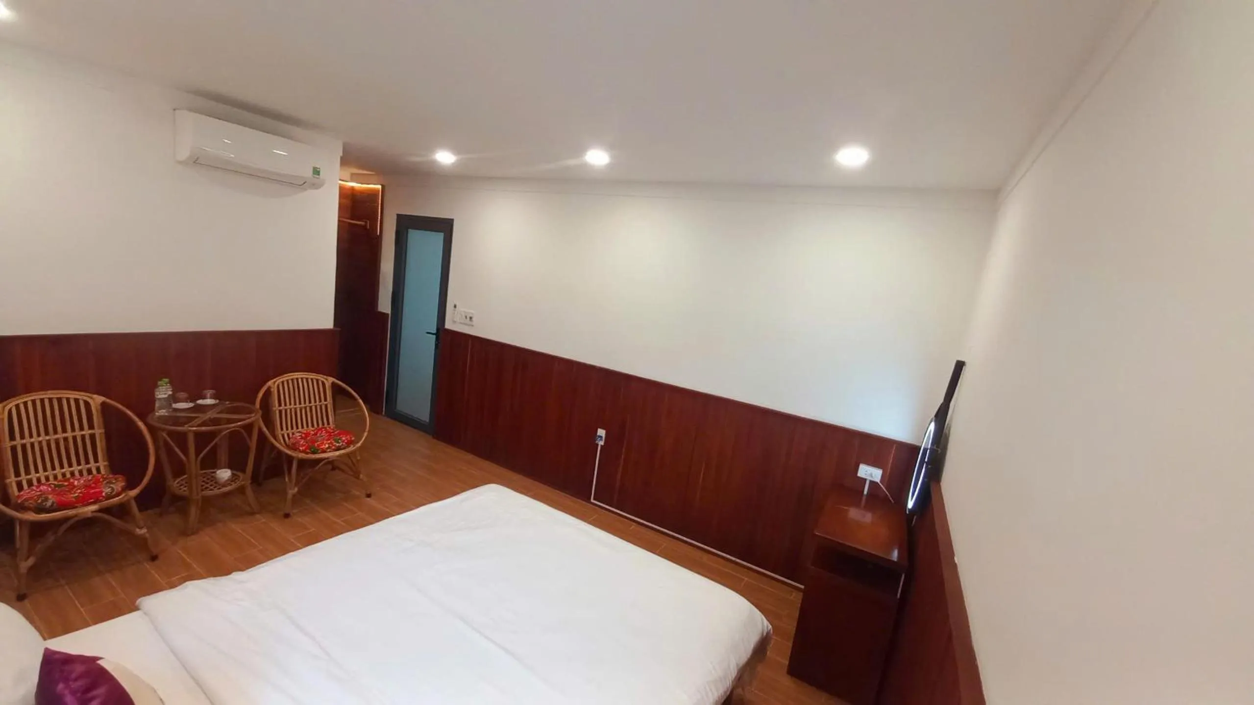 Bed in Hung Vuong Resort