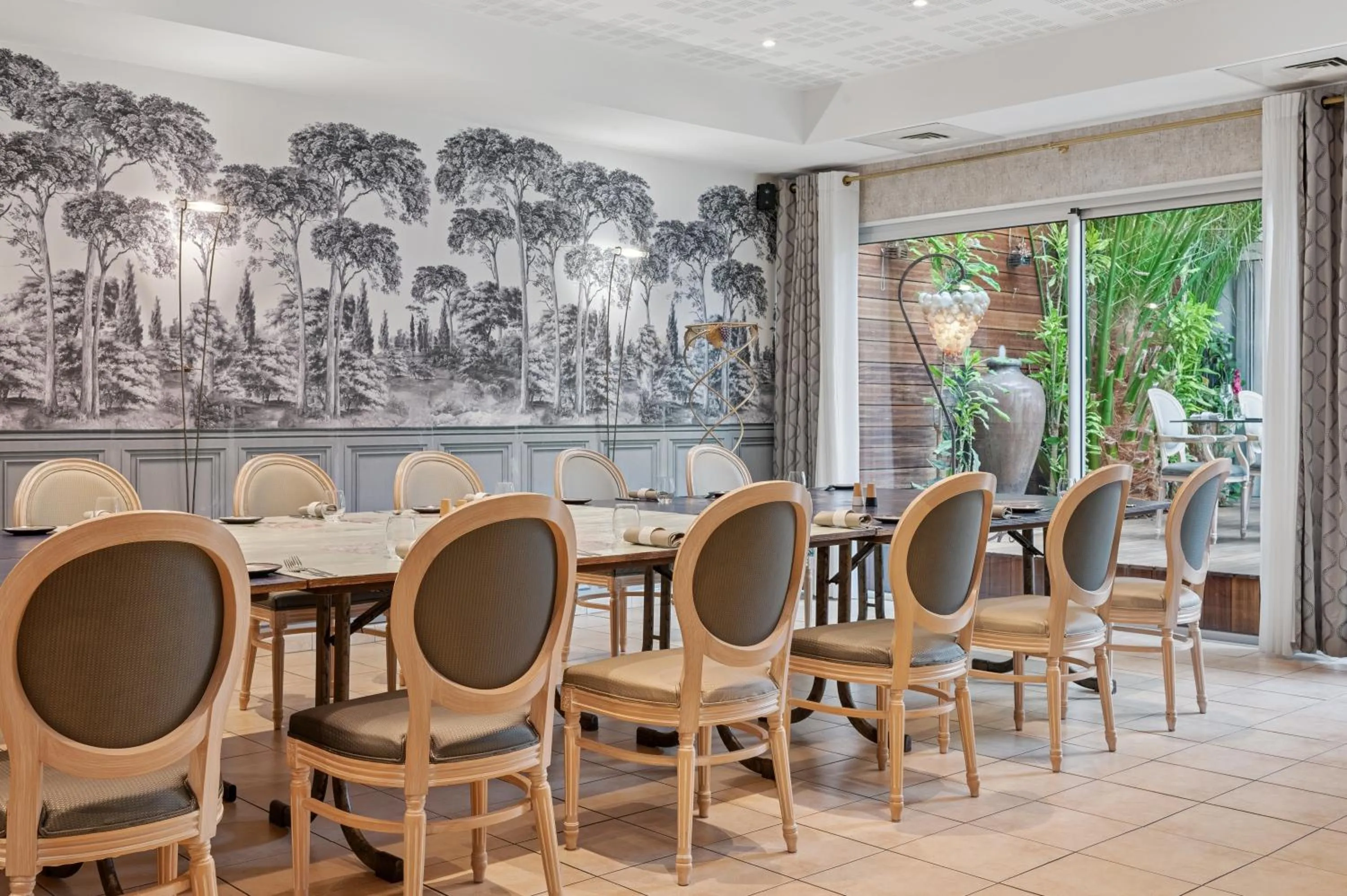 Restaurant/places to eat in Hostellerie Du Mont Aimé