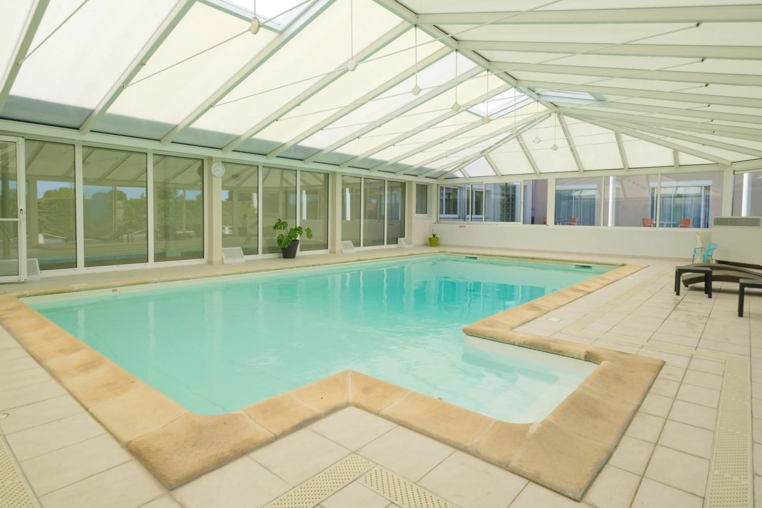 Swimming pool in Hostellerie Du Mont Aimé