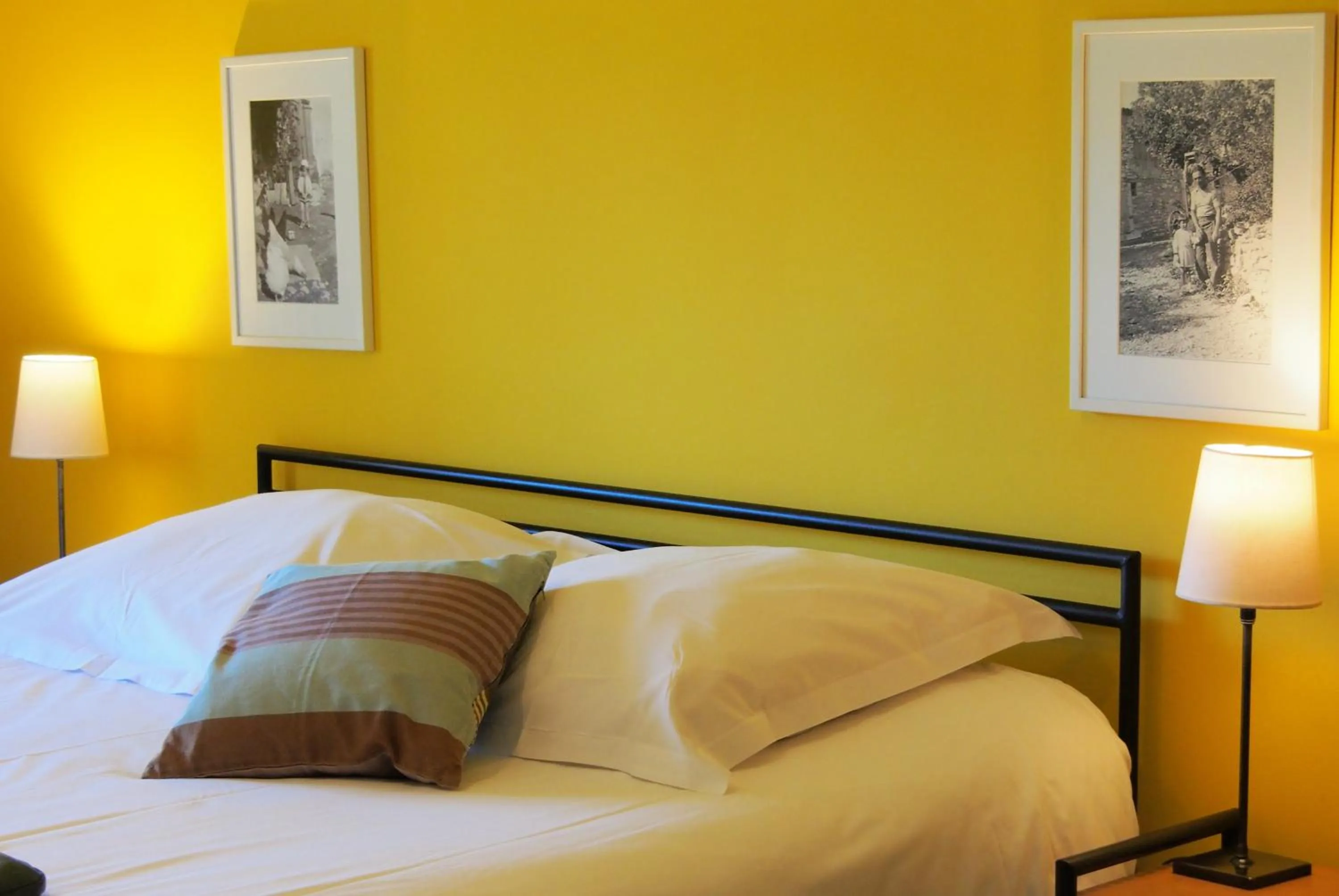 Decorative detail, Bed in Hotel Le Moulin du Château