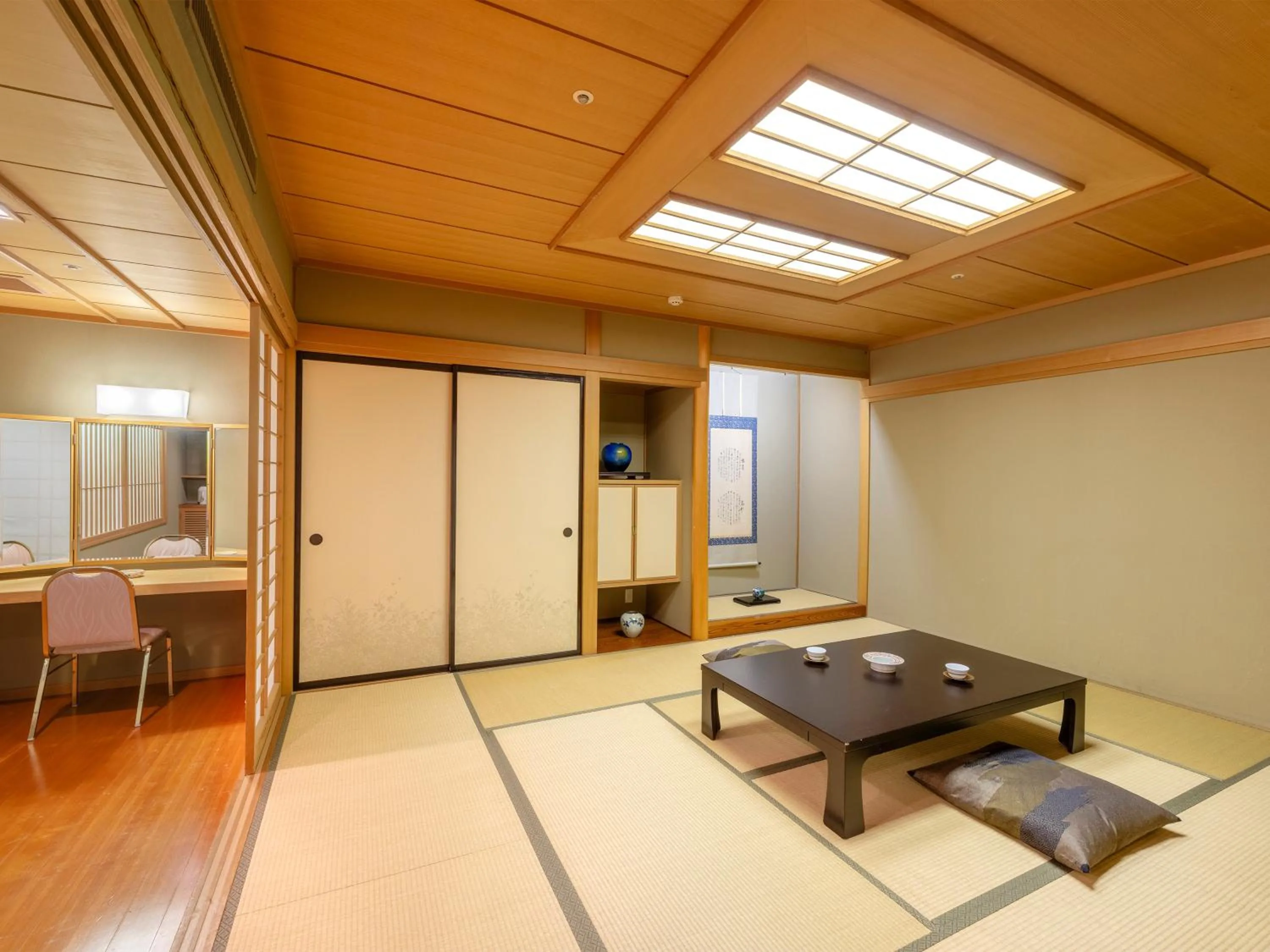 Photo of the whole room in Tsubamesanjo Washington Hotel