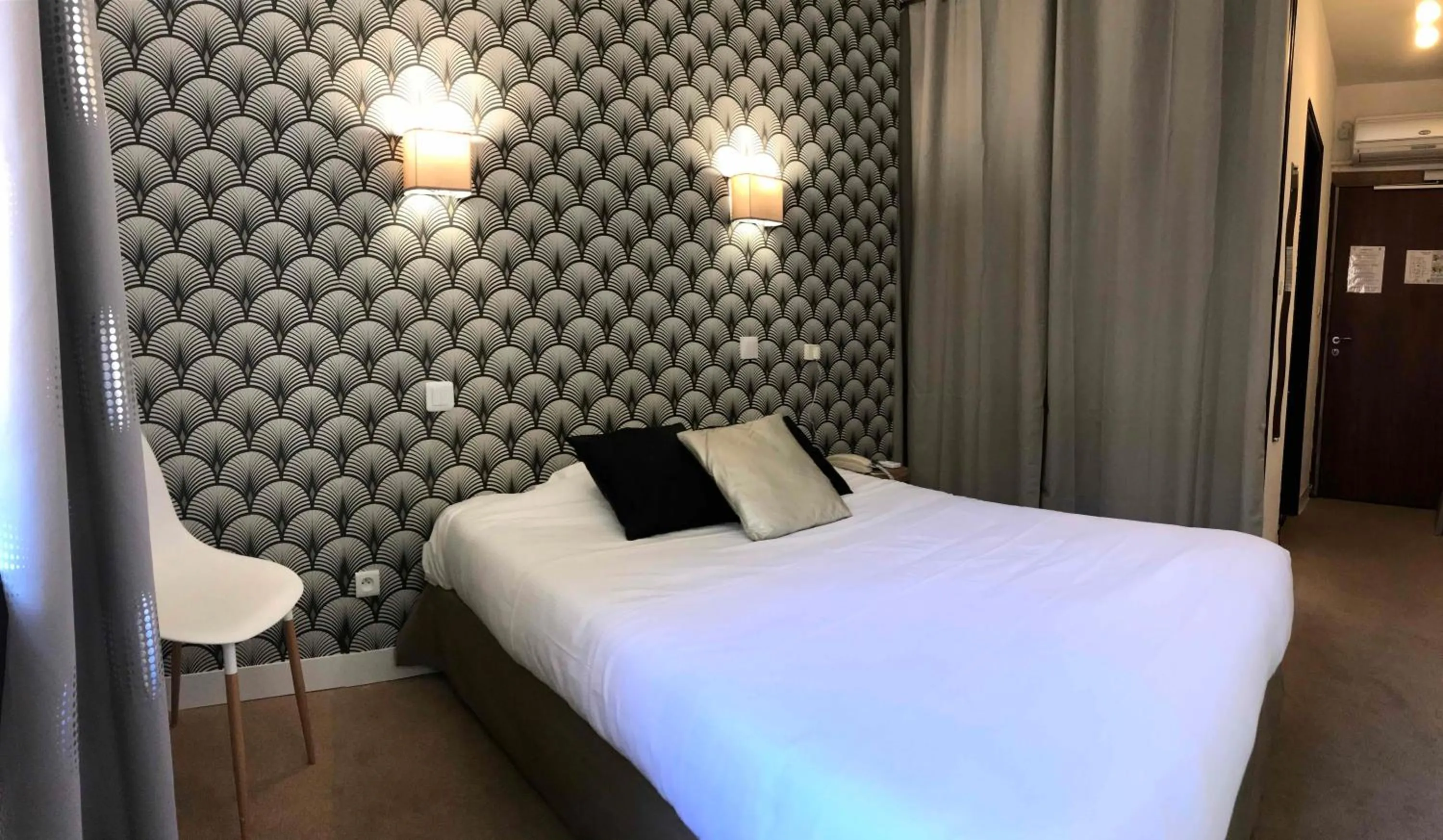 Bedroom, Bed in Hôtel De La Loge