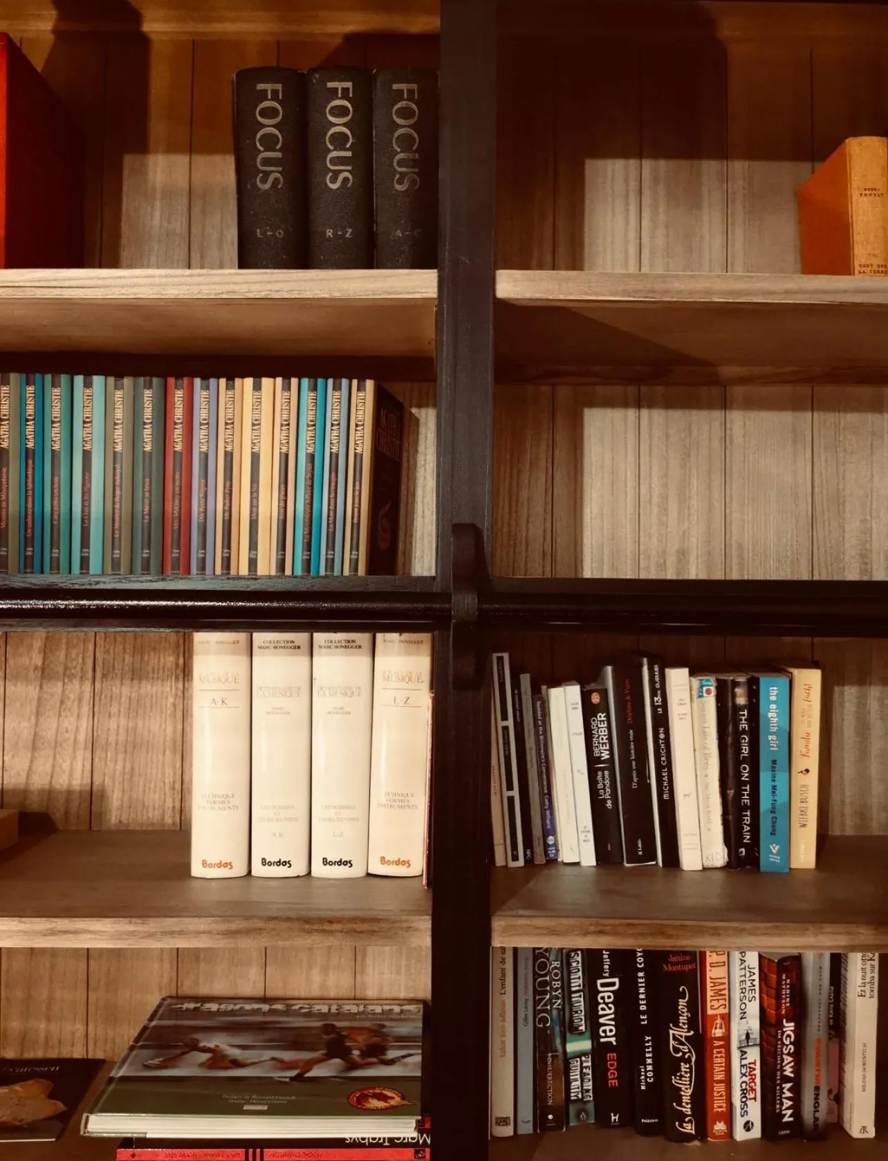 Library in Hôtel De La Loge