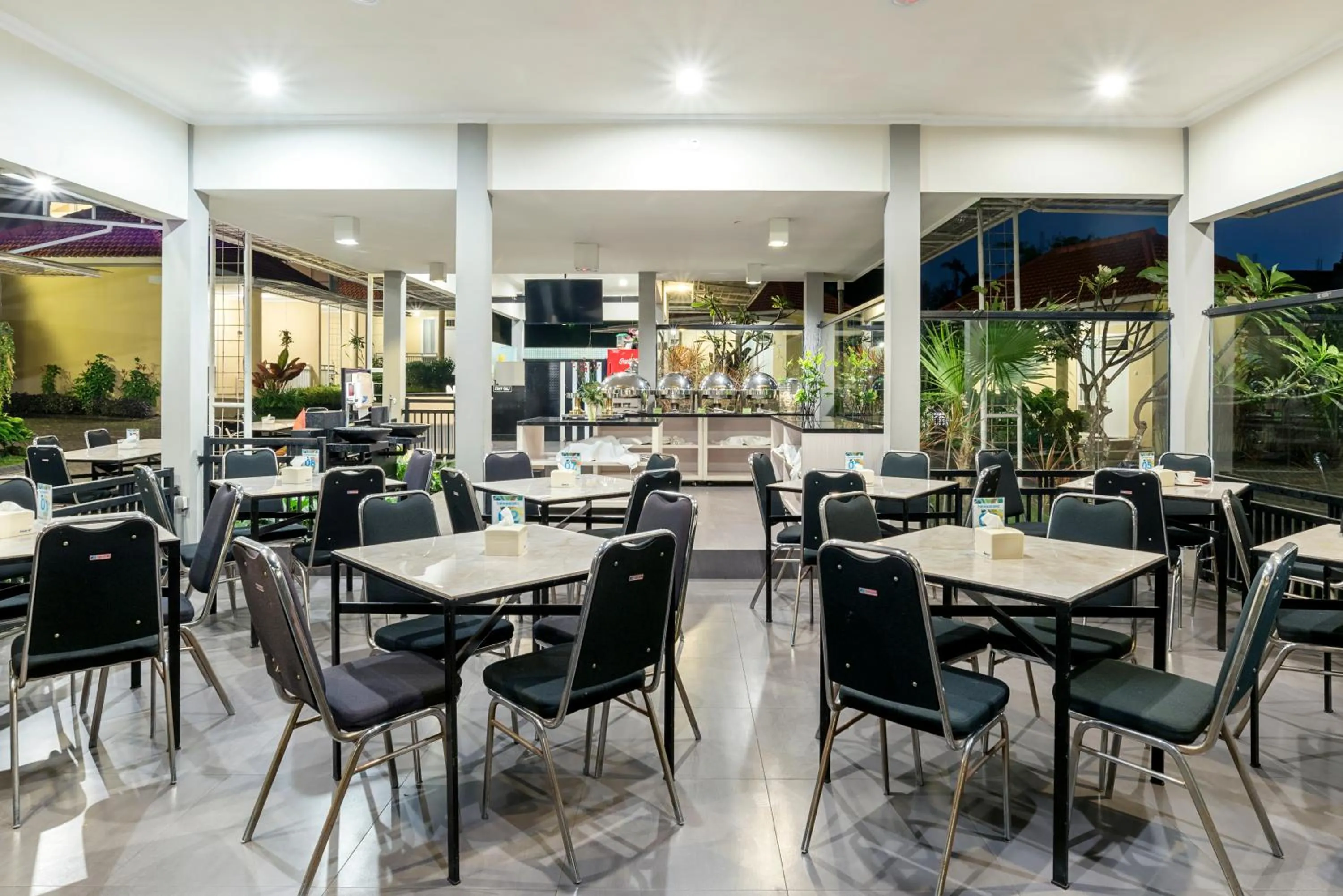 Restaurant/places to eat in Riverstone Hotel & Cottage