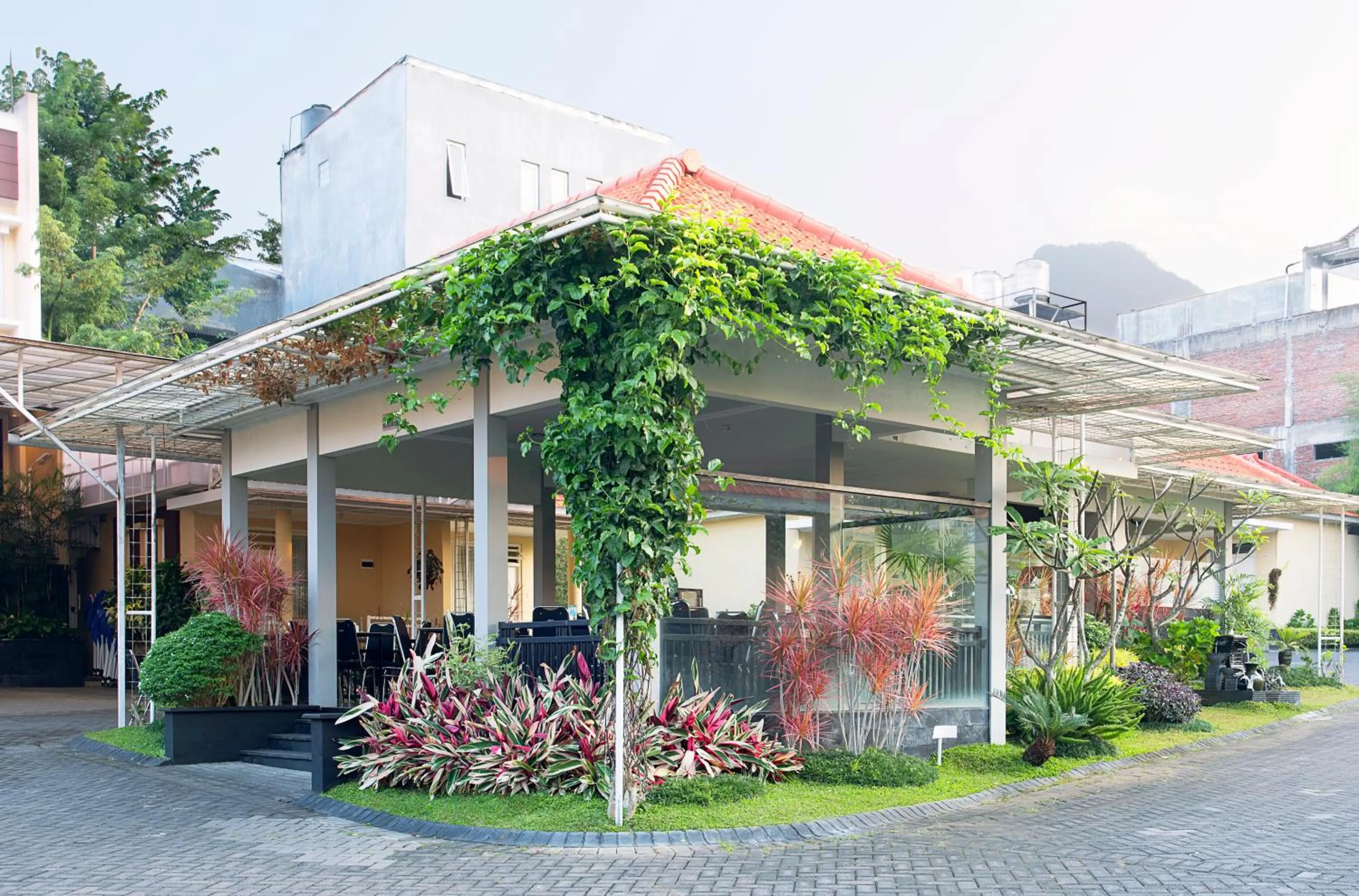 Restaurant/places to eat in Riverstone Hotel & Cottage