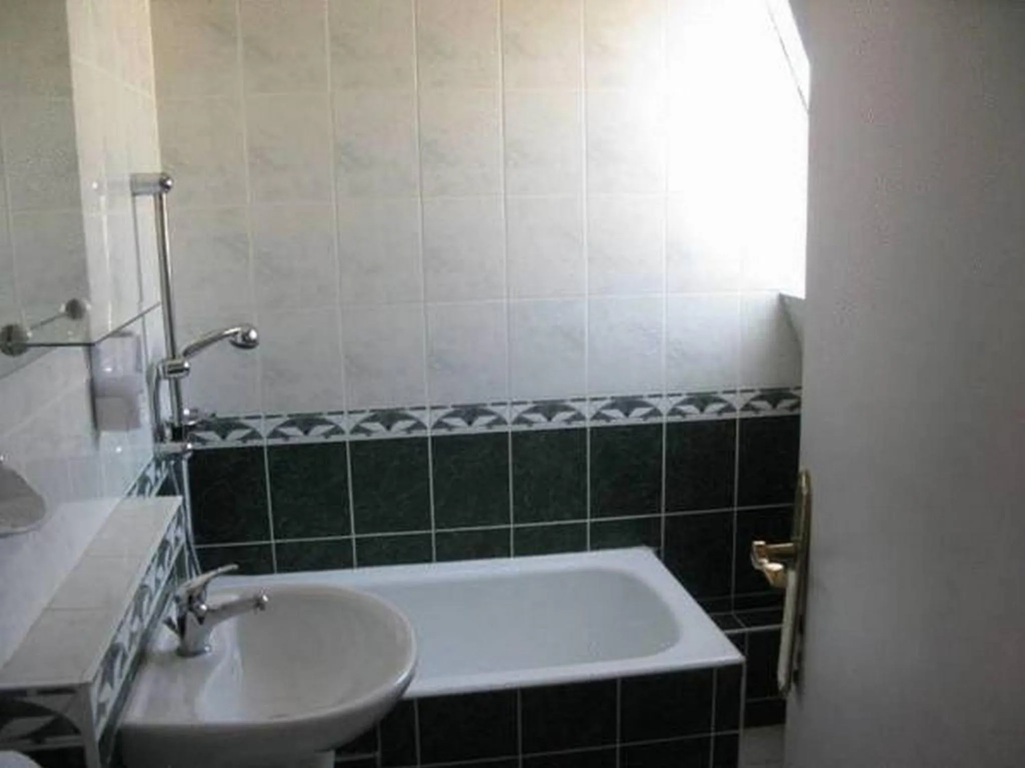 Bathroom in Hotel Montana Paris Lafayette