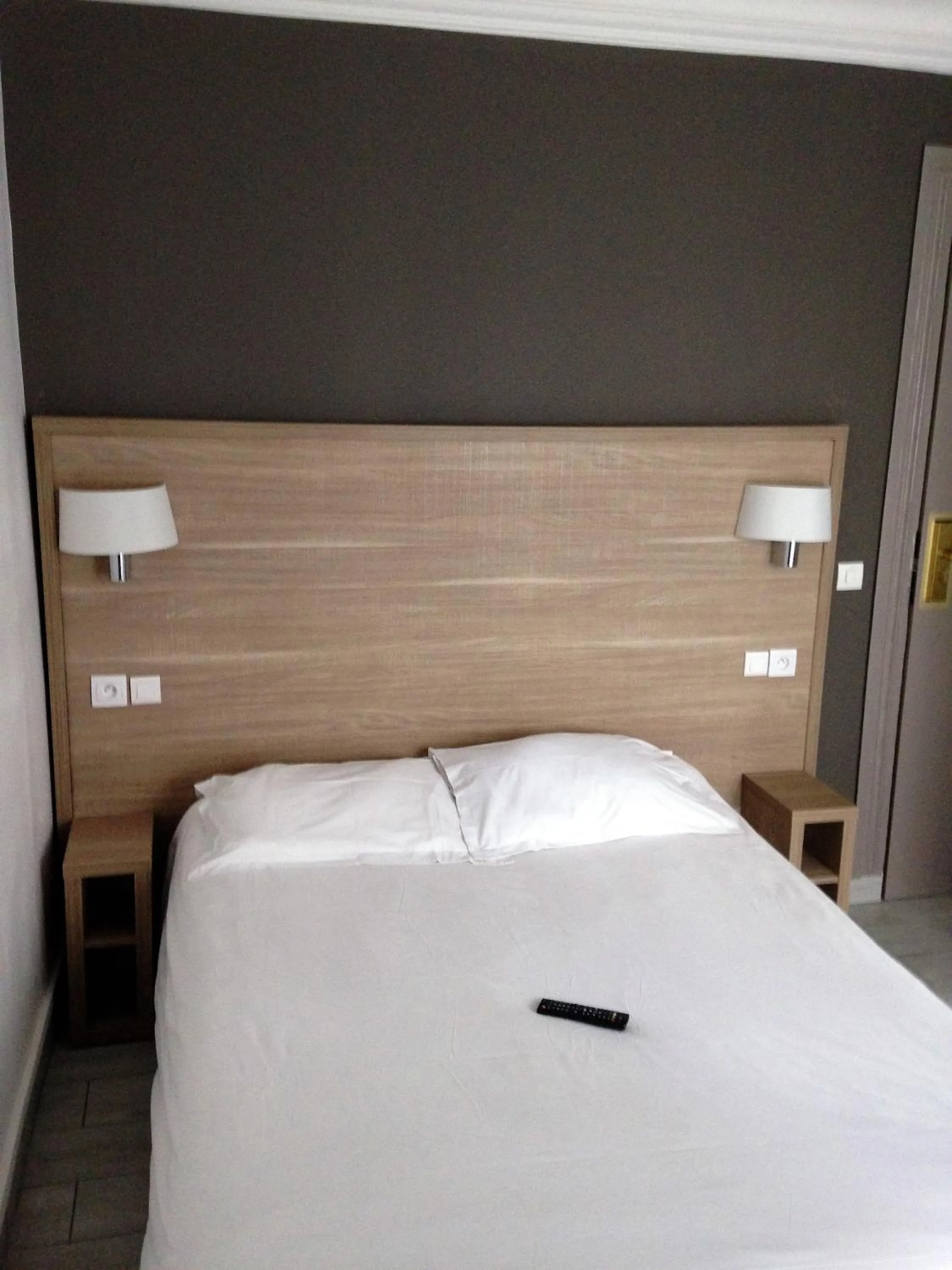 Other, Bed in Hotel Montana Paris Lafayette