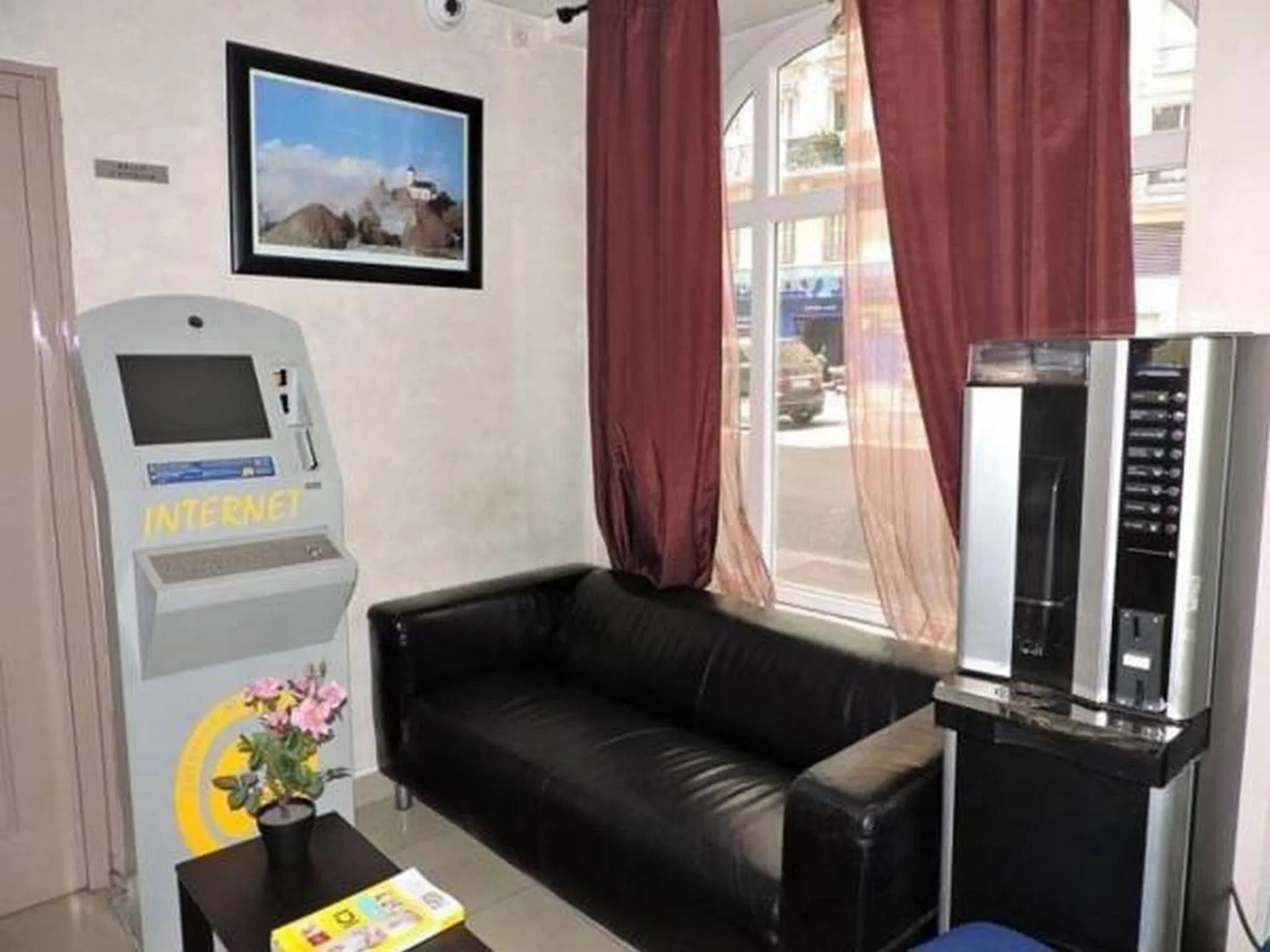 Area and facilities in Hotel Montana Paris Lafayette