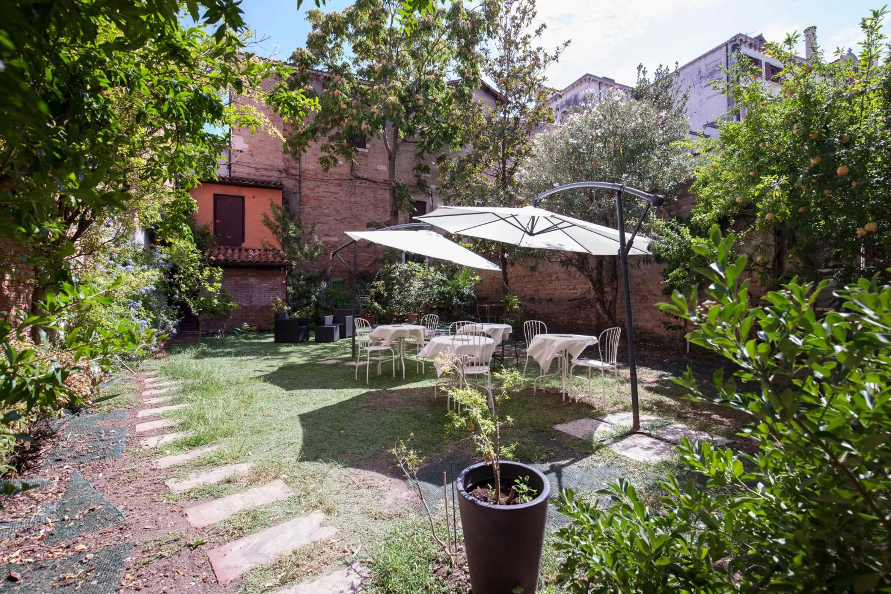 Garden in Casa Del Melograno