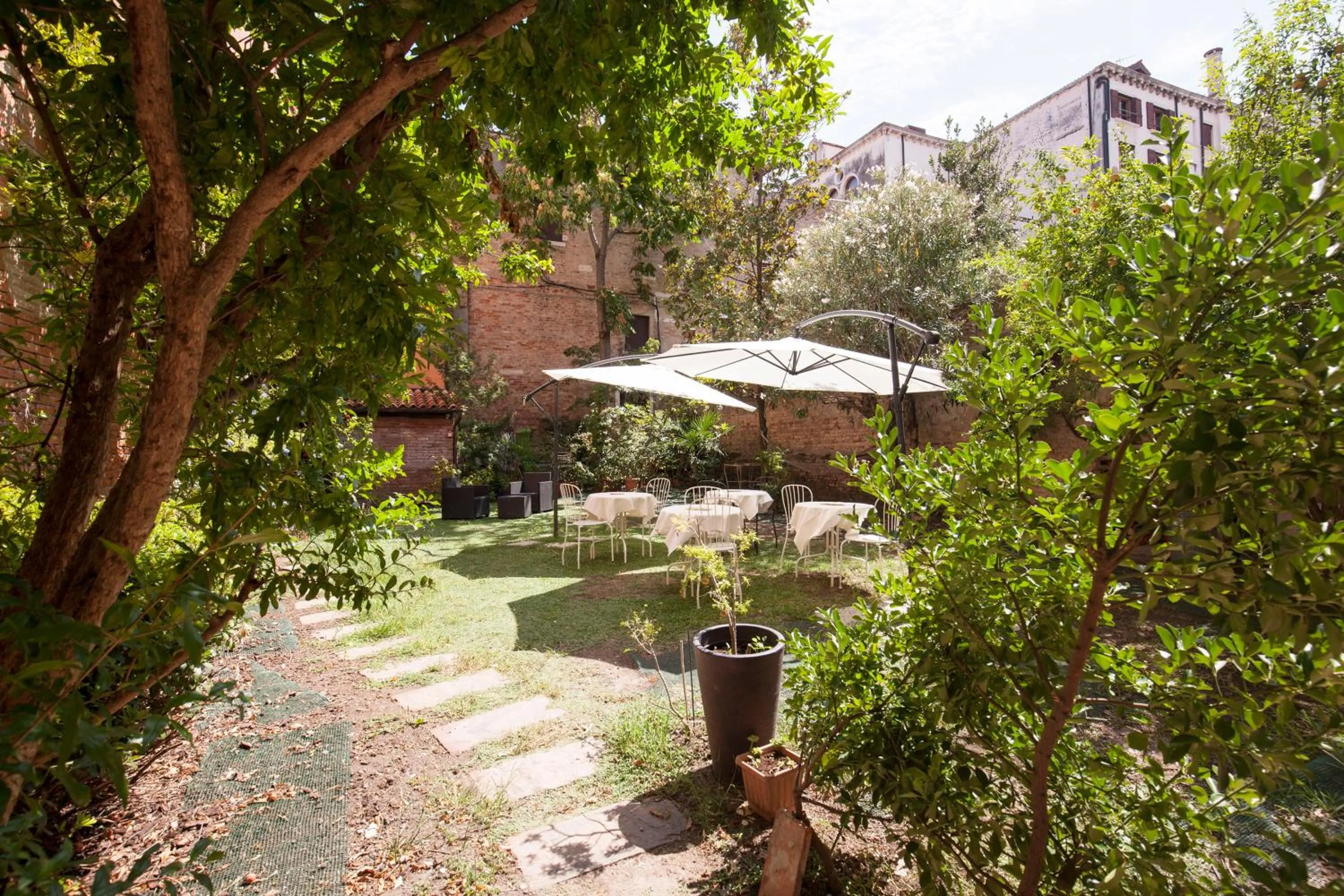Garden in Casa Del Melograno