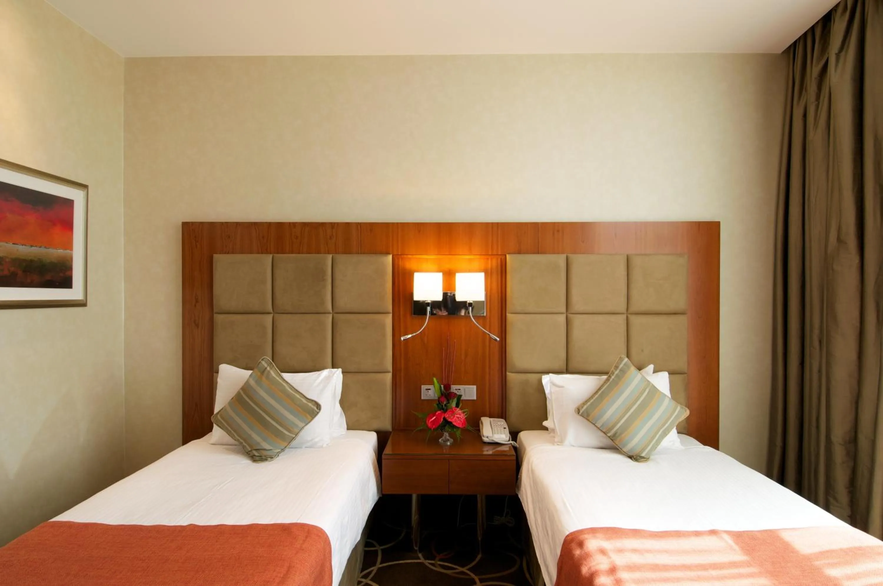 Bedroom, Bed in Montreal Barsha Hotel