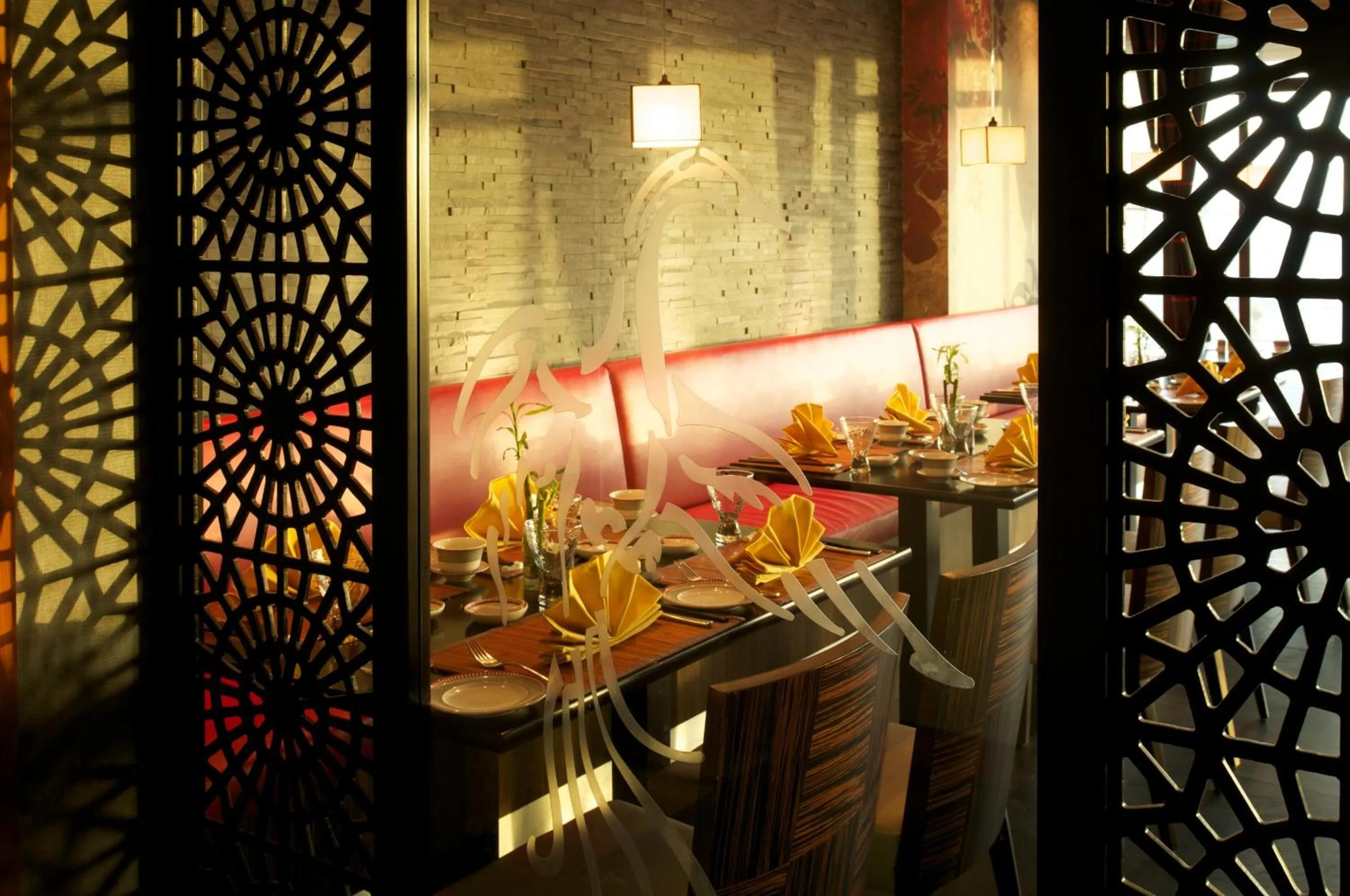 Restaurant/places to eat in Montreal Barsha Hotel