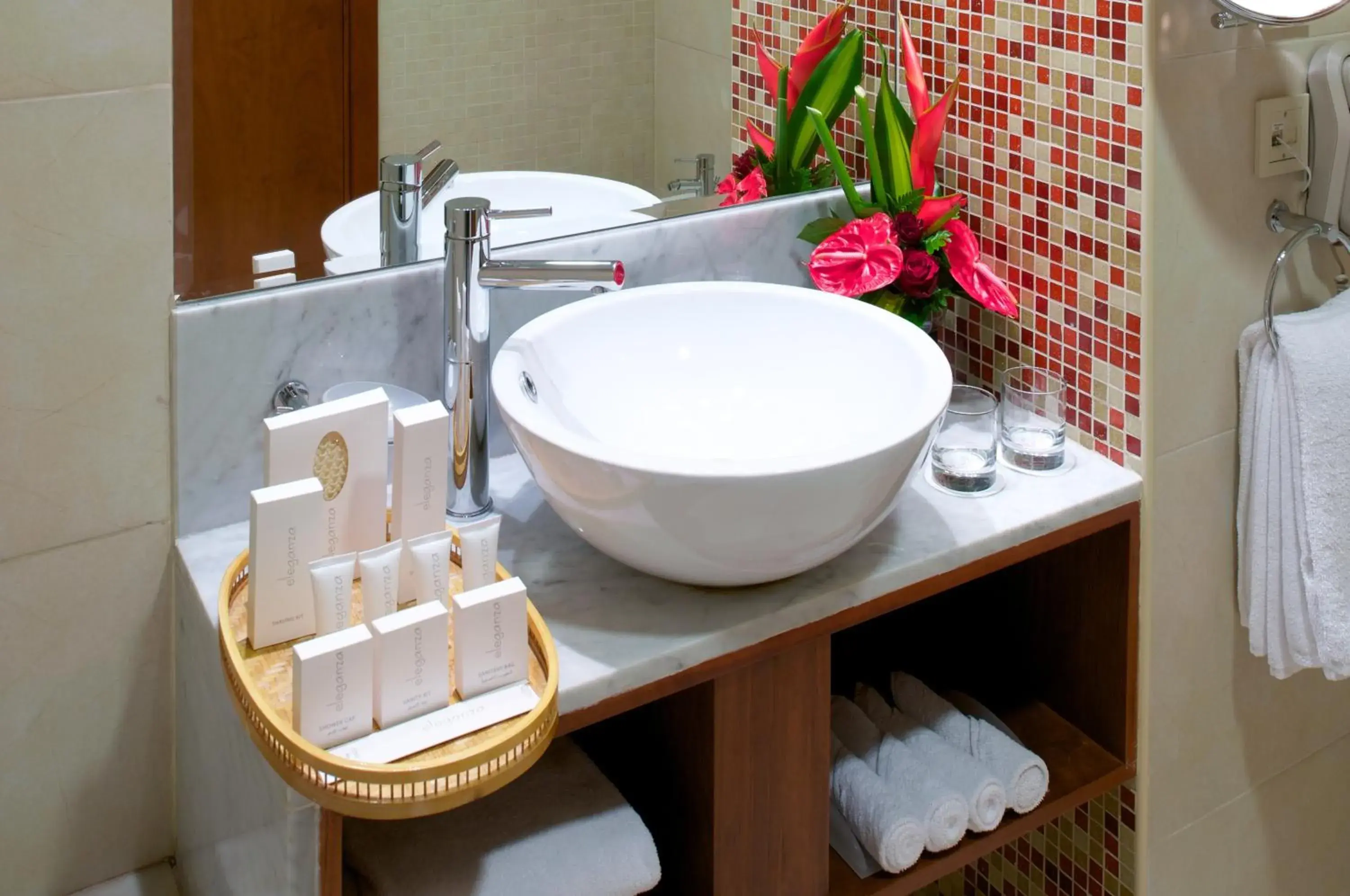 Superior Double Room - Complimentary shuttle service to Beach in Montreal Barsha Hotel Superior Double Room - Complimentary shuttle service to Beach in Montreal Barsha Hotel