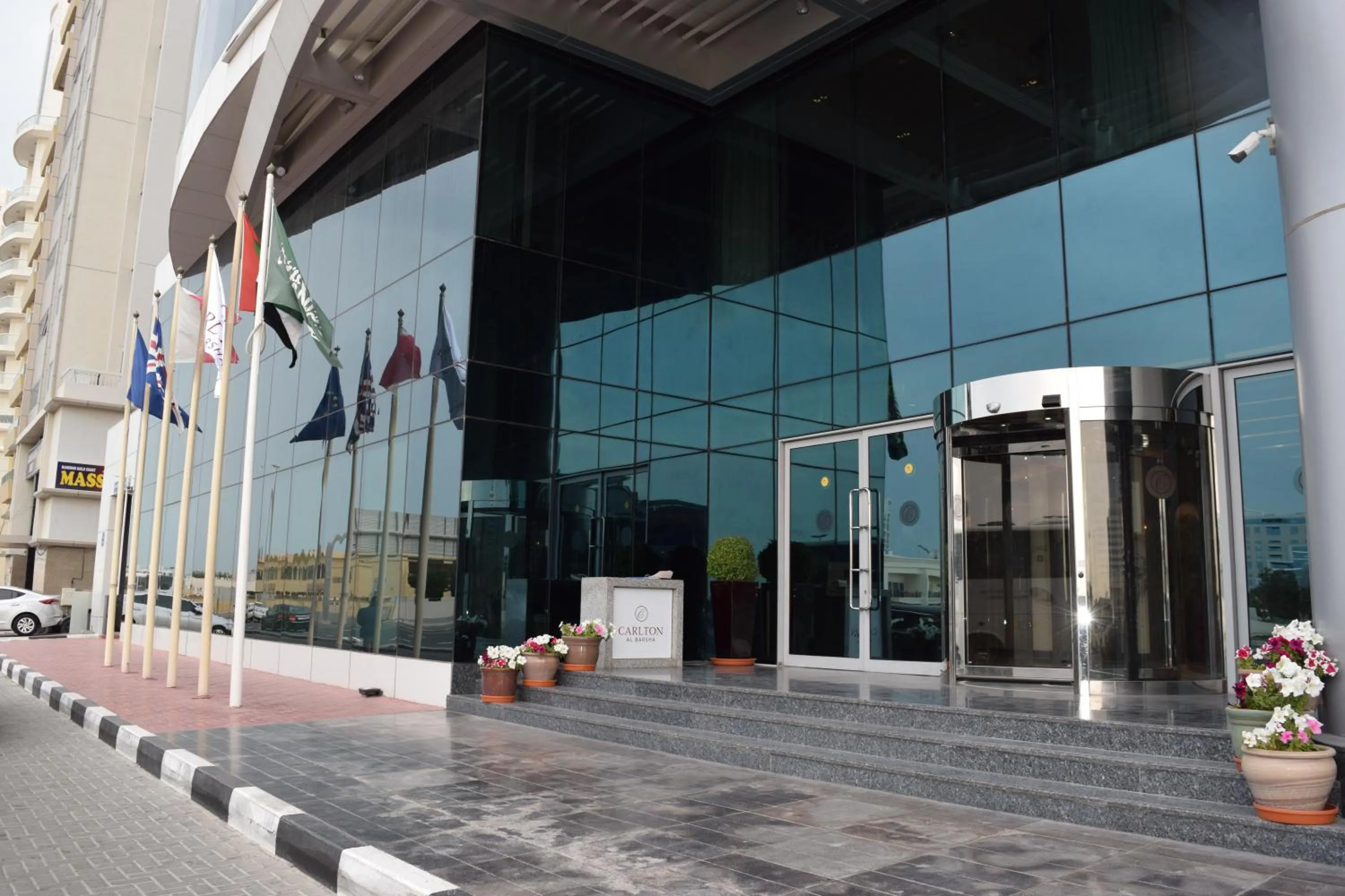 Facade/entrance in Montreal Barsha Hotel