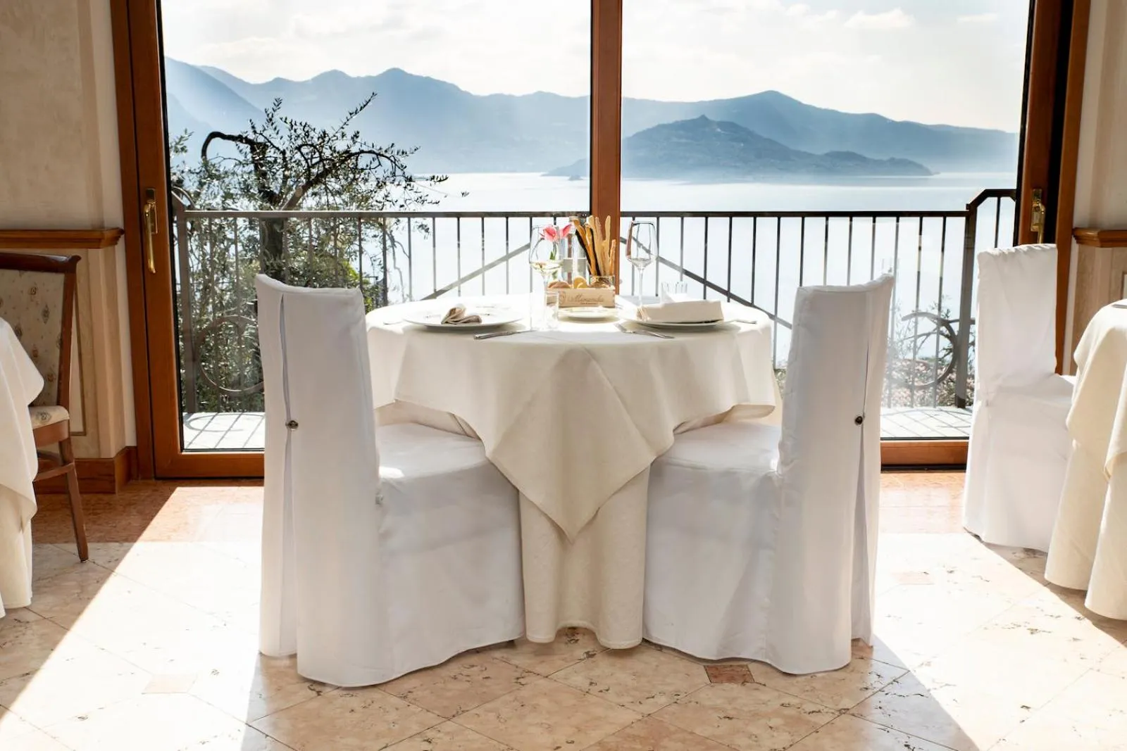 Restaurant/places to eat in Hotel Miranda