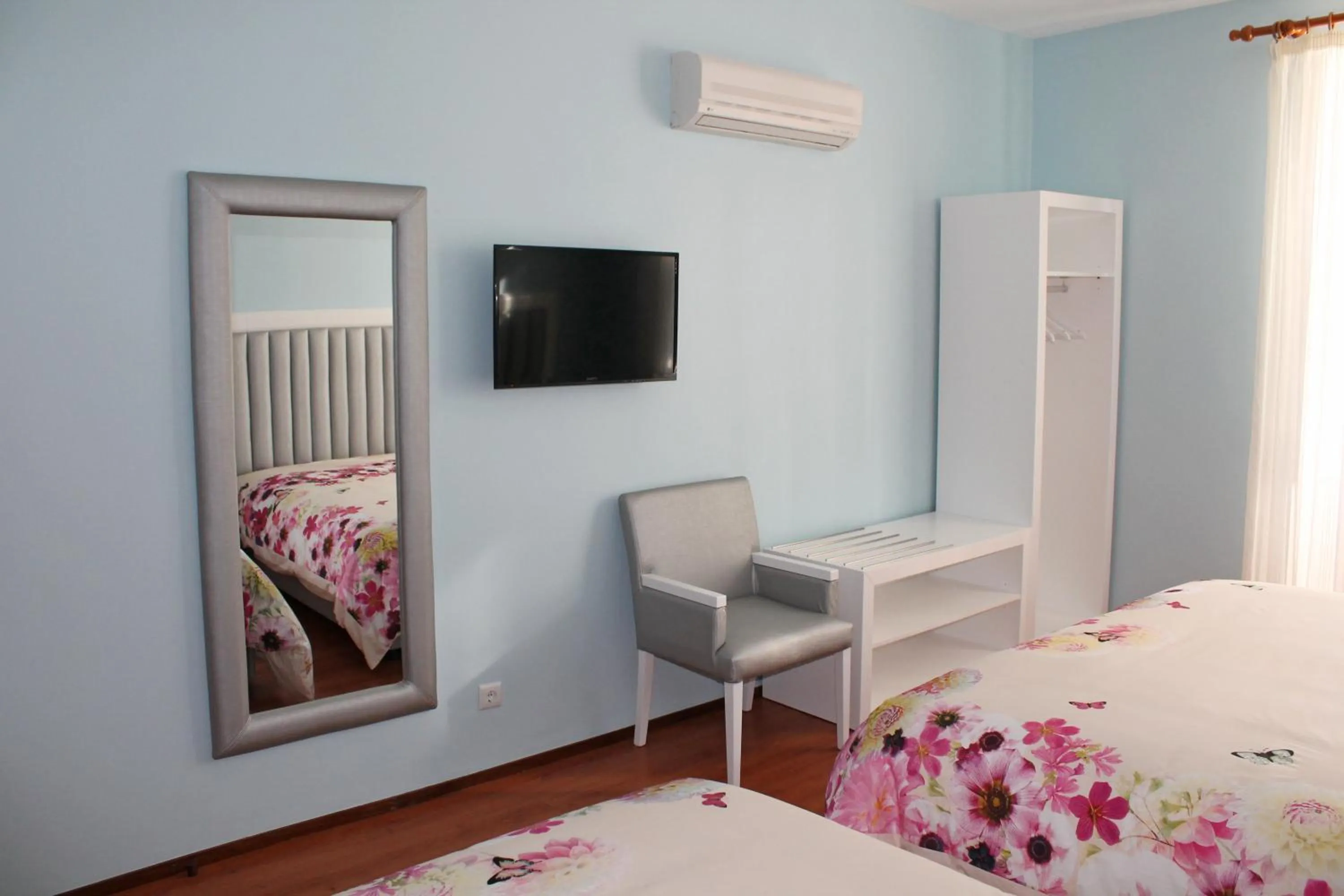 Bedroom, Bed in Grande Oceano Guest House