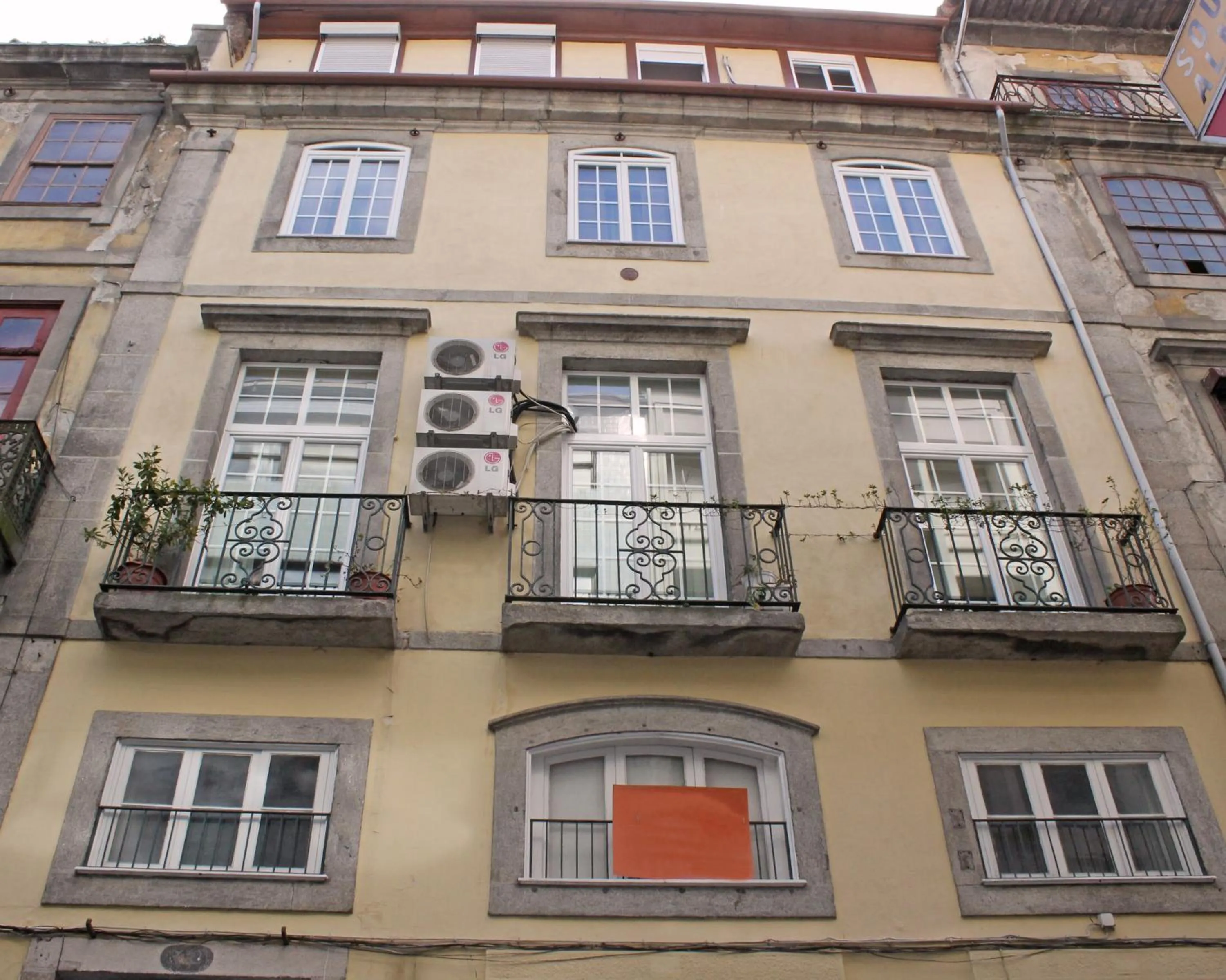 Facade/entrance in Grande Oceano Guest House