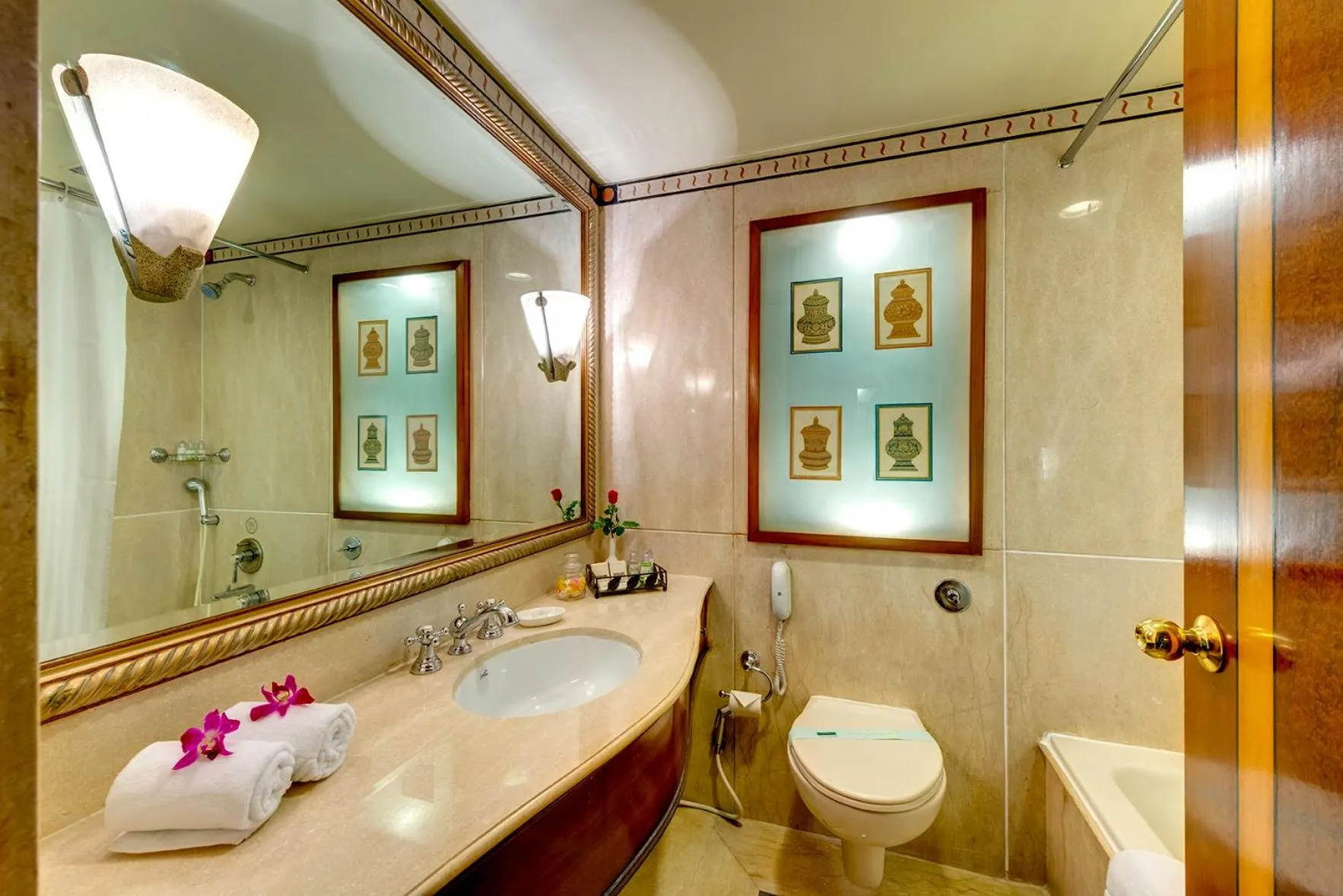Bathroom in Hotel Hindusthan International, Kolkata