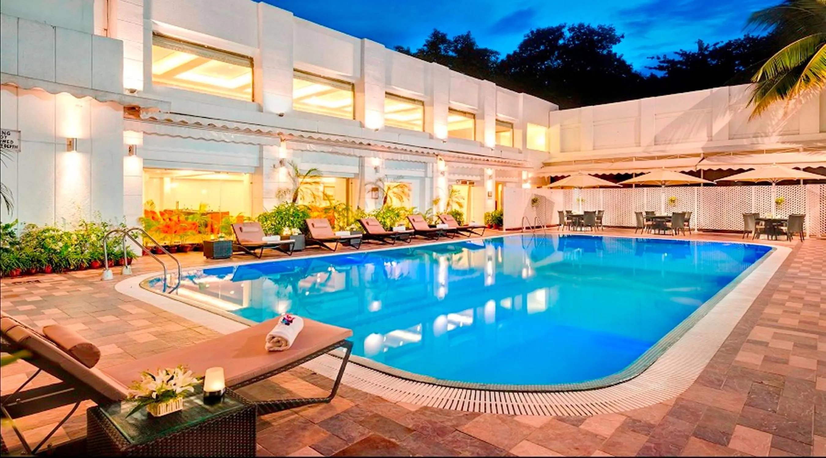Swimming pool in Hotel Hindusthan International, Kolkata