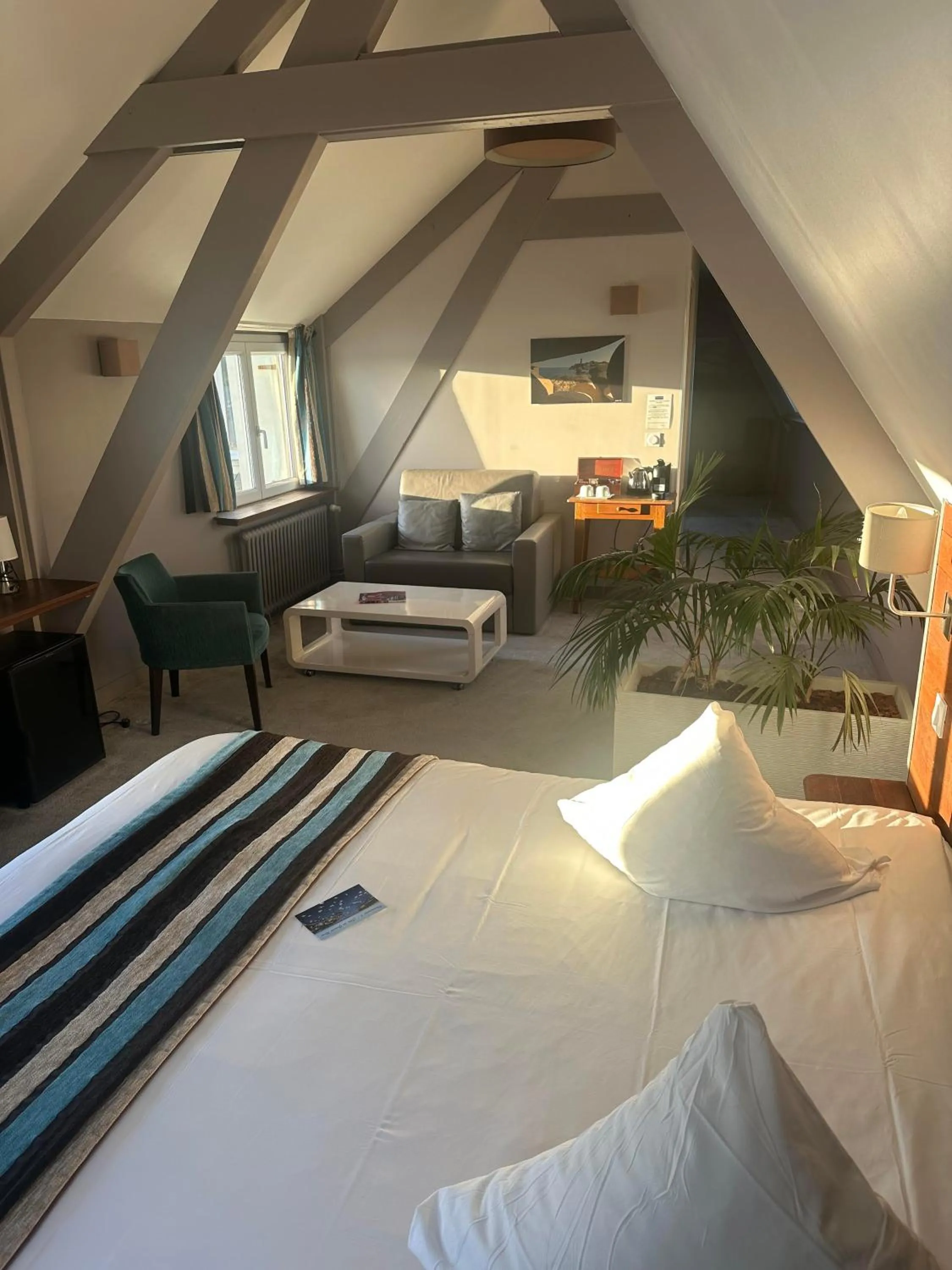 Bed in Hôtel des Rochers