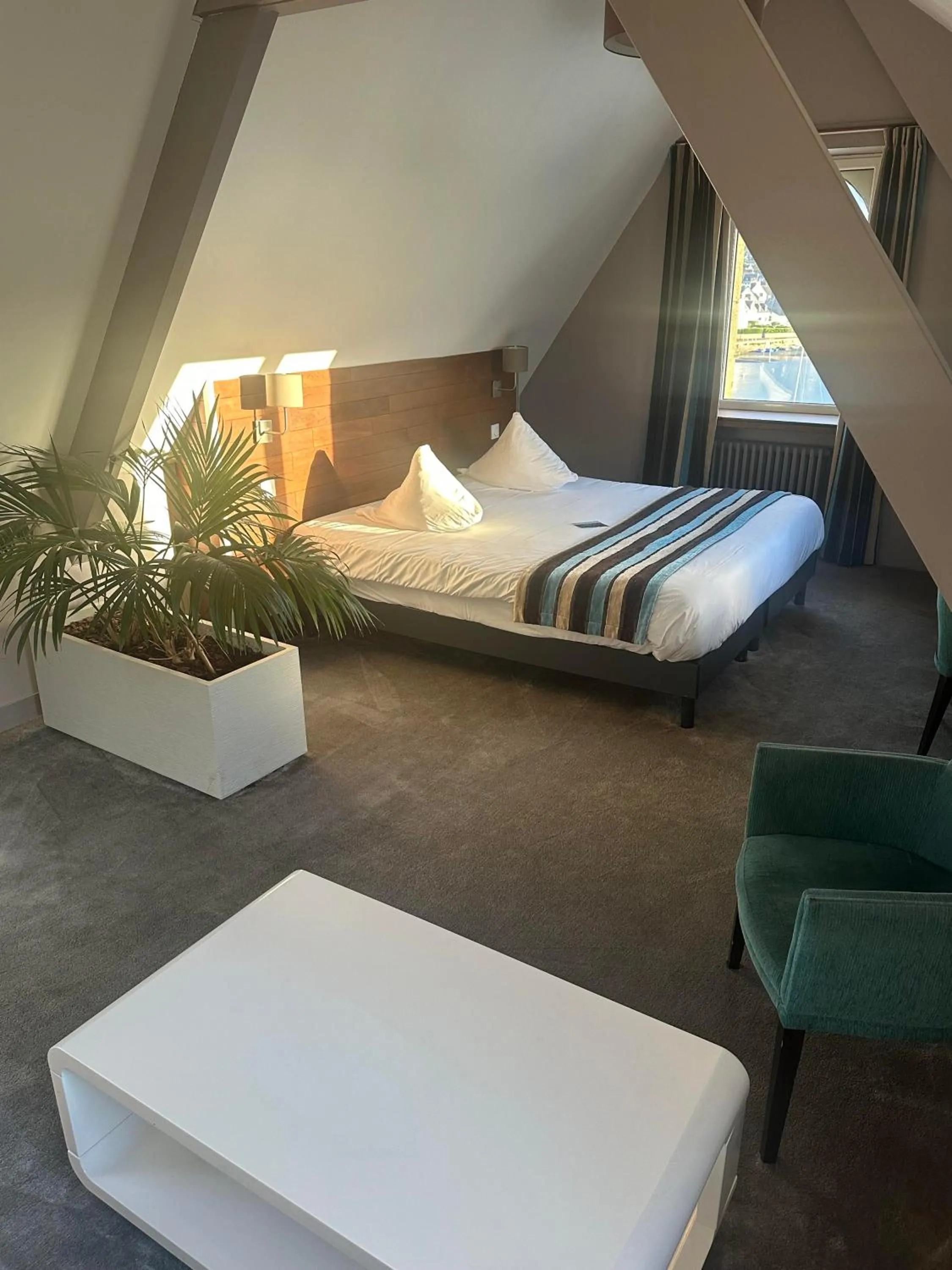 Bed in Hôtel des Rochers