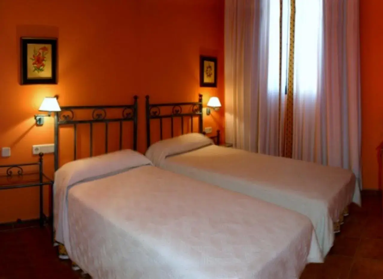 Twin Room in Hotel y apartamentos La Casa Rural Twin Room in Hotel y apartamentos La Casa Rural